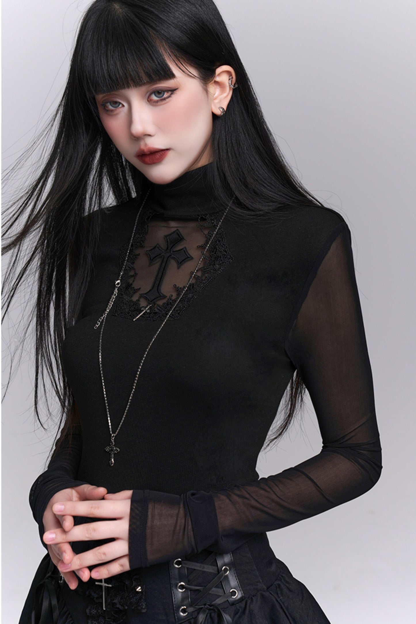 Gotischer schwarzer Slim-Top