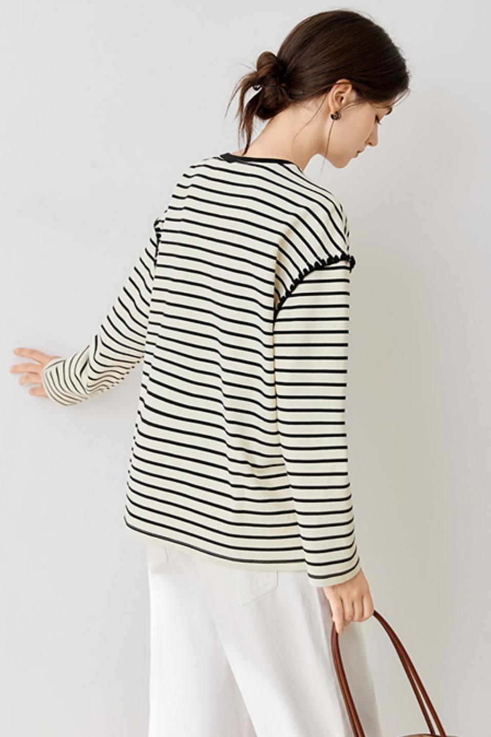 Lässiges gestreiftes T-Shirt