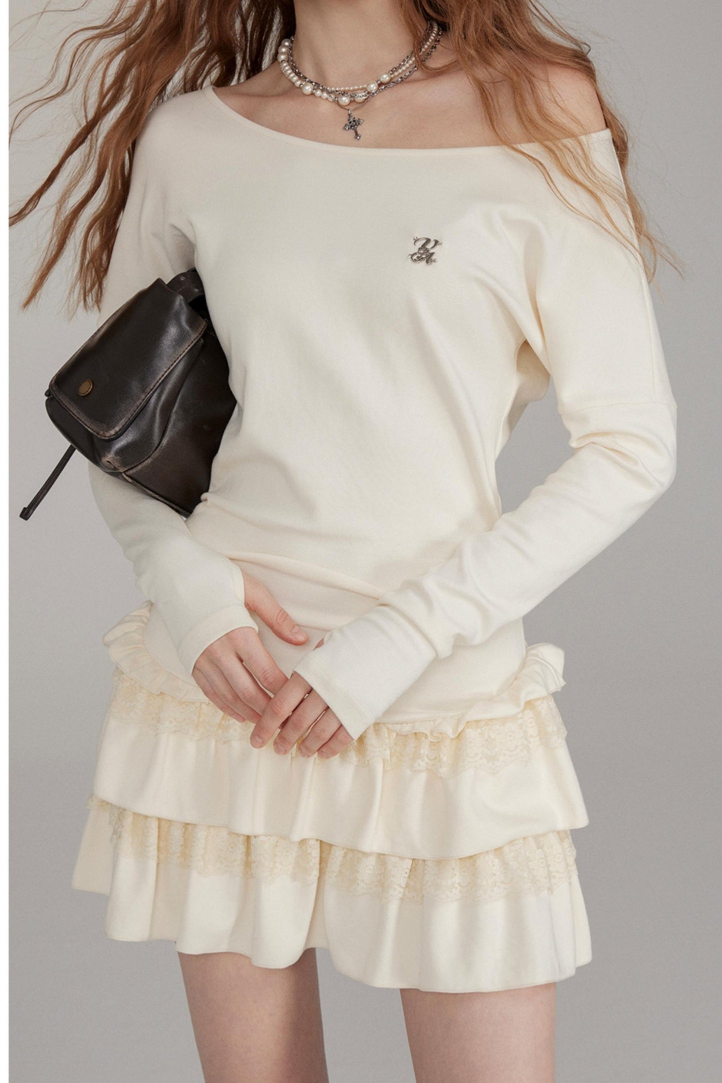 Schräges Schulter-Spitzenkuchen-Kleid