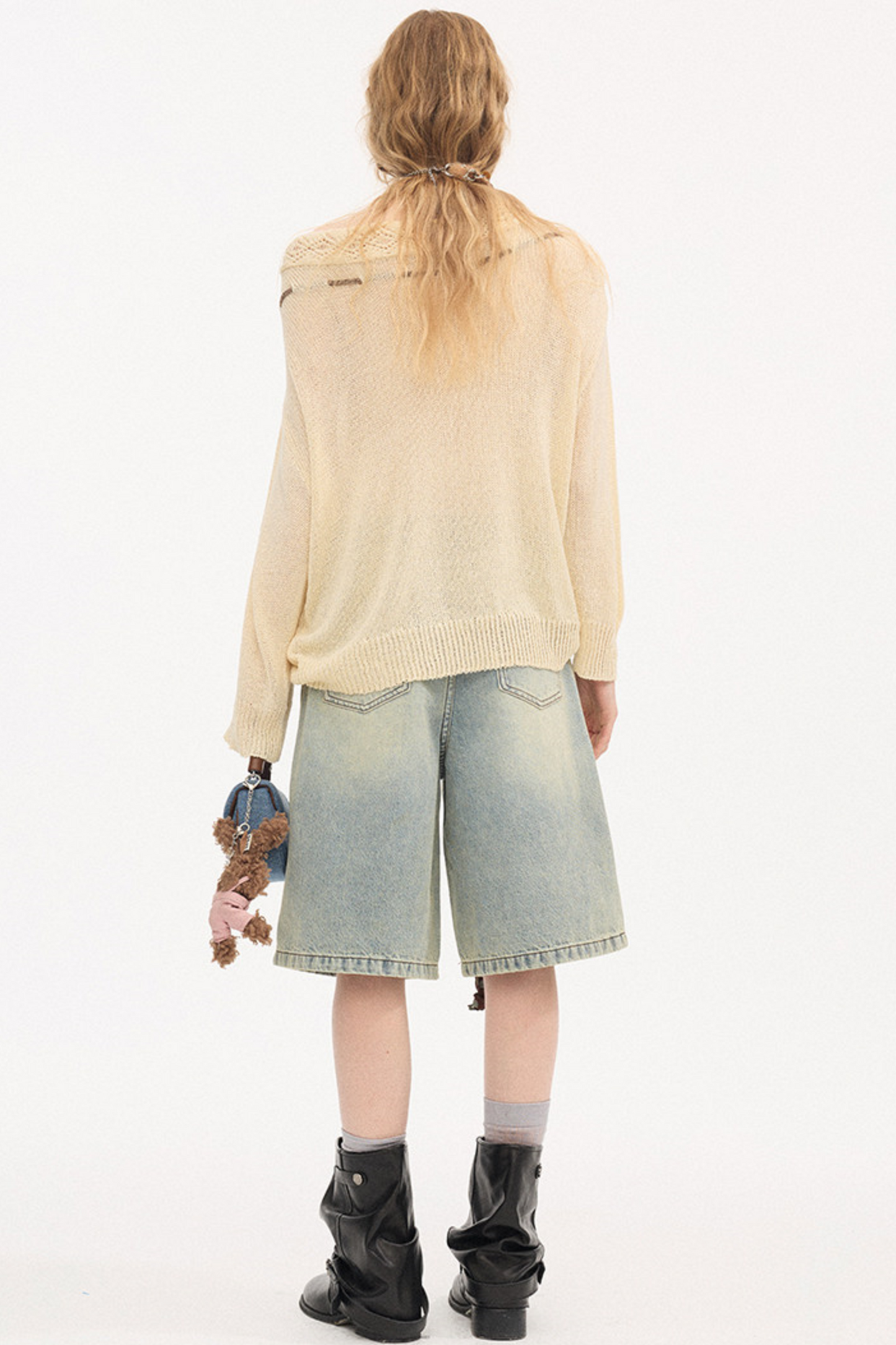 비대칭 오프숄더 니트 스웨터