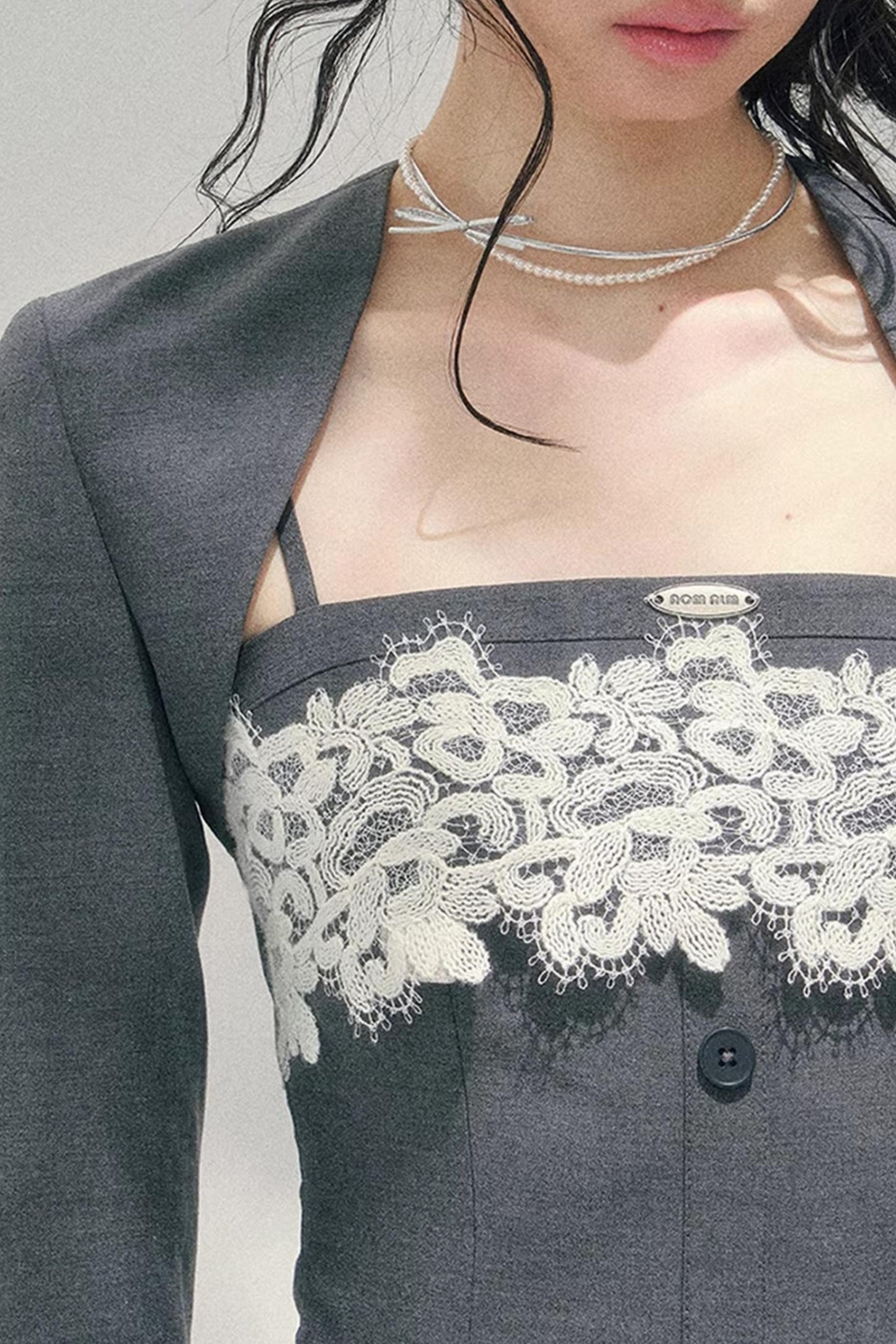 Eye-Catching Lace Spring Vest Set-Up