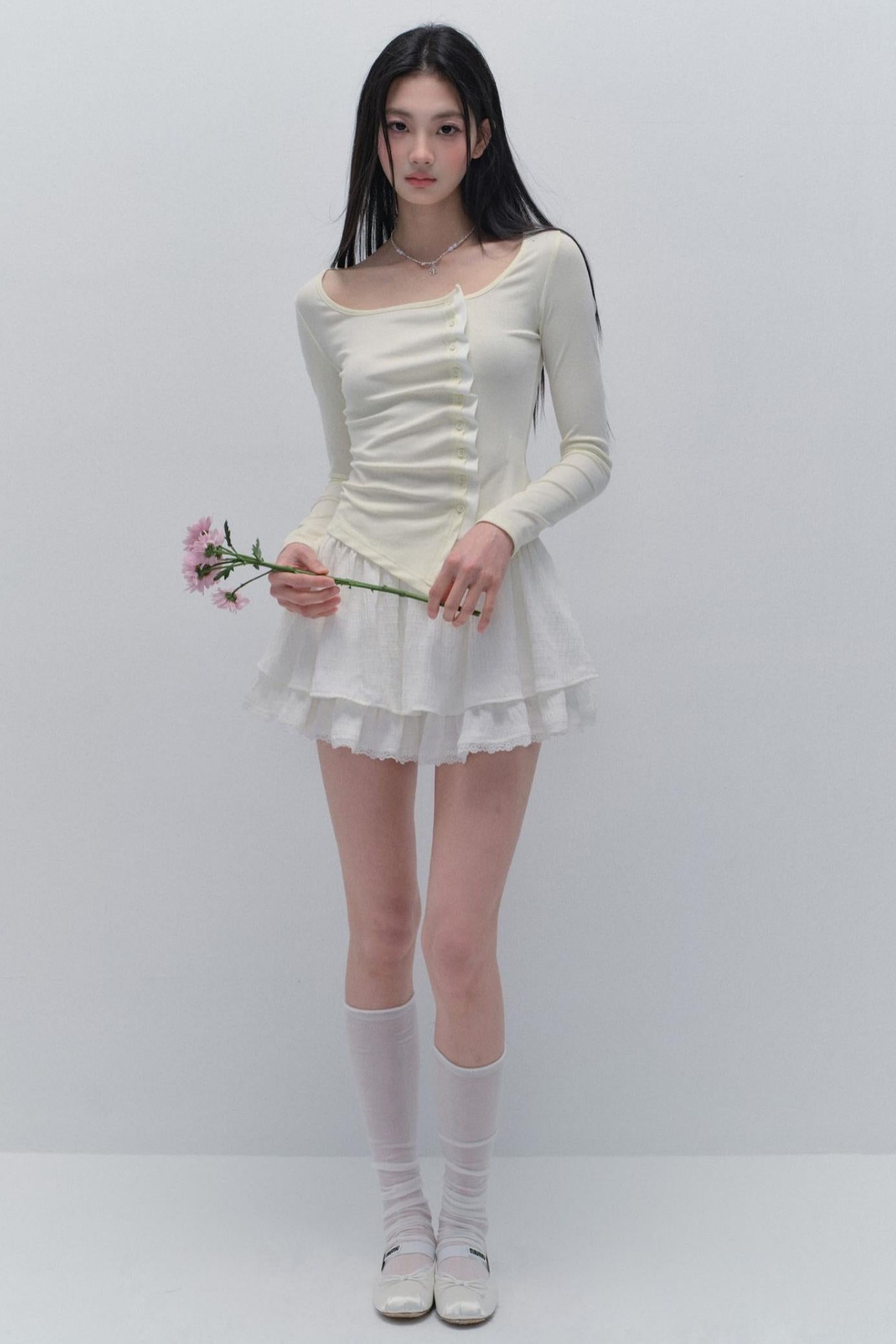 연한 노란색 레이어 탑