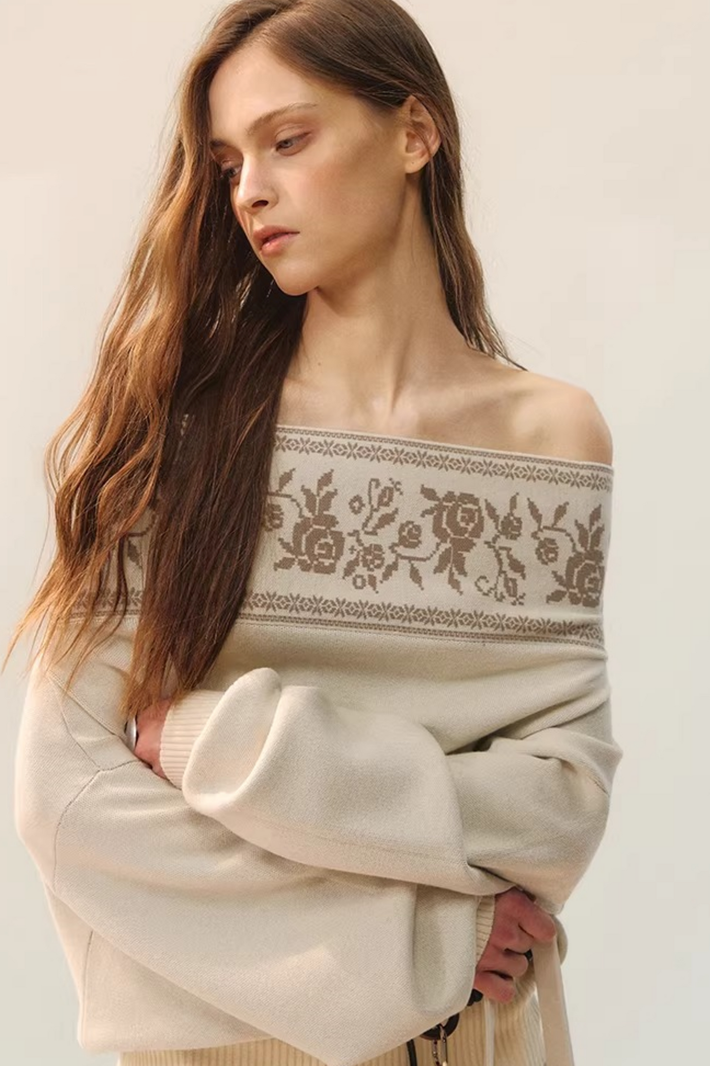 플로럴 오프숄더 니트 탑