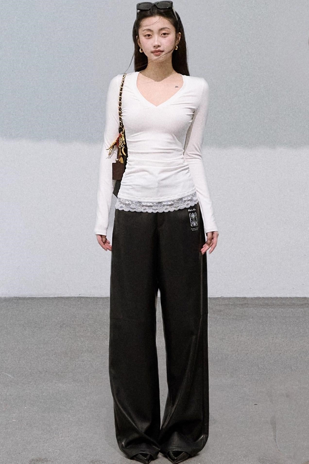 Lace V-Neck Slim Knit Top