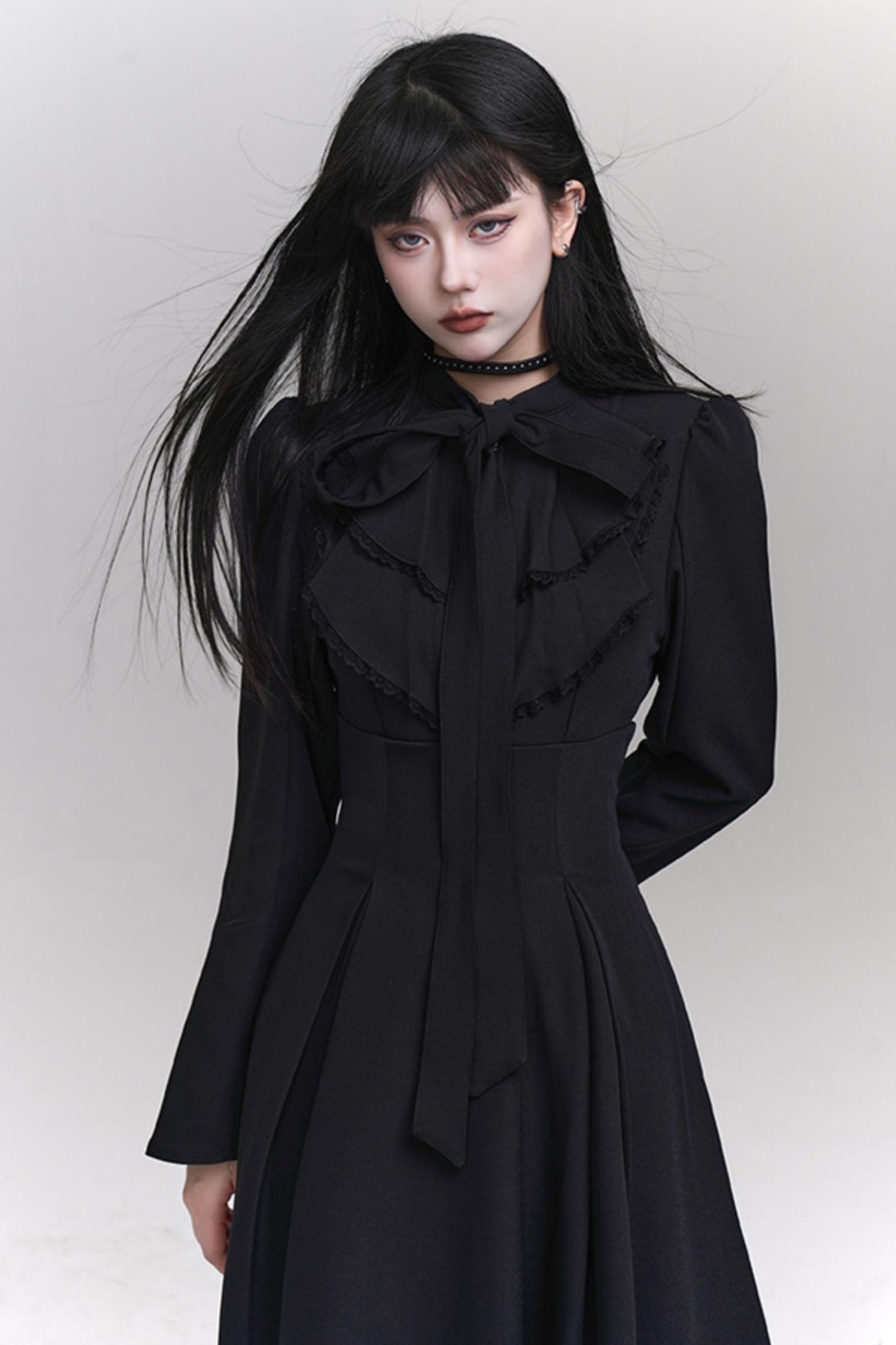 Robe noire en style doré unique