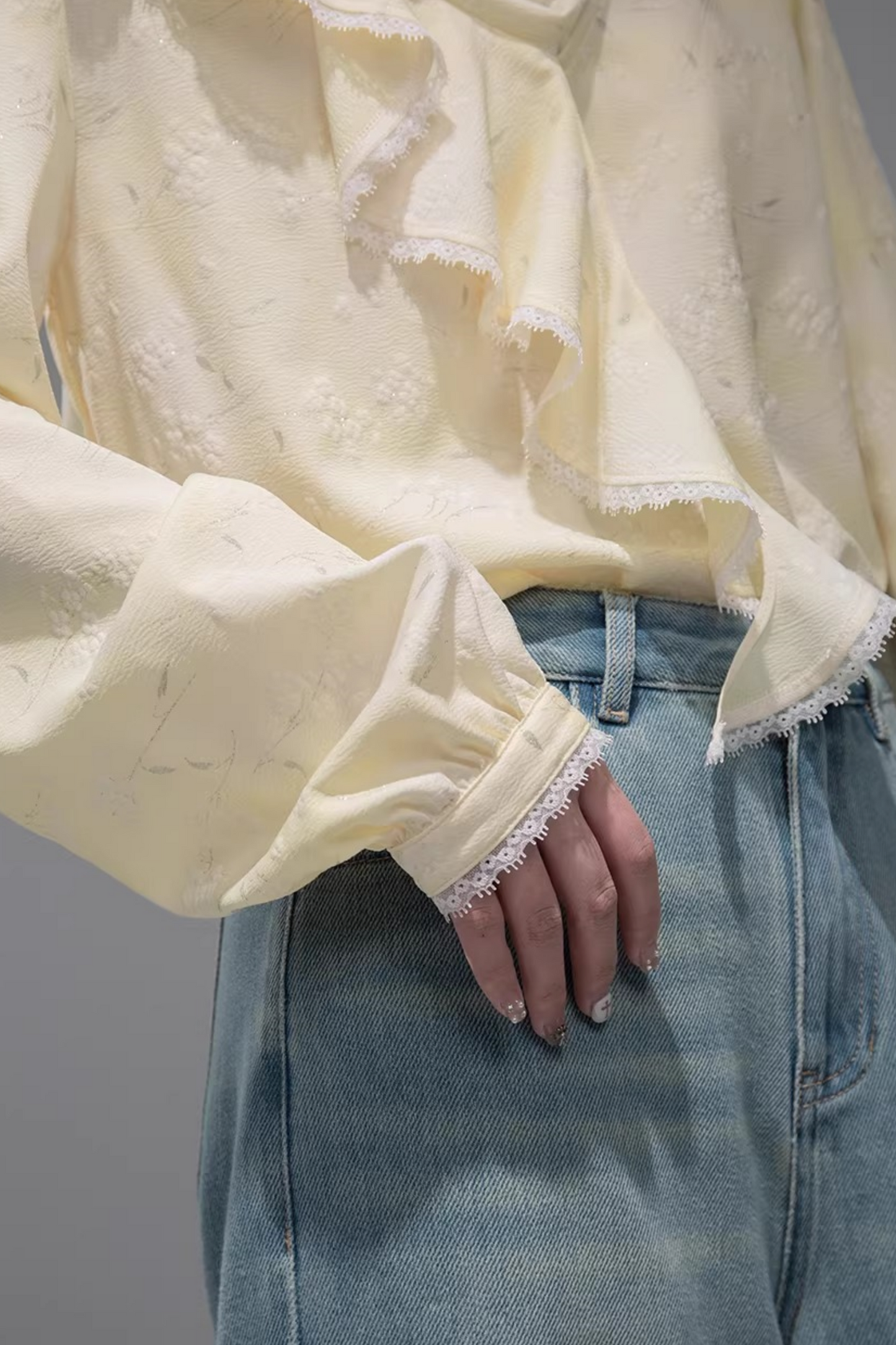 Zitronengelbe Rüschenbluse