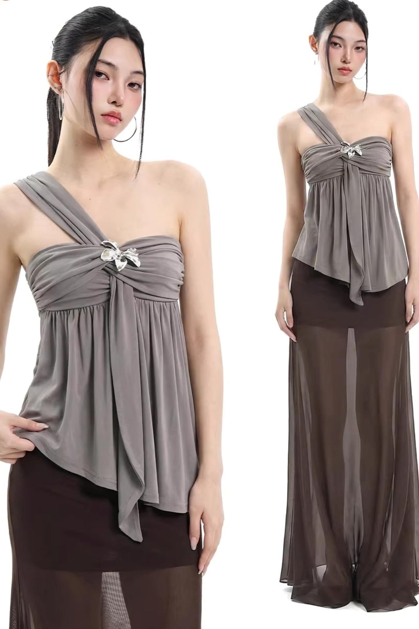 Top grigio speziato con spalle scoperte