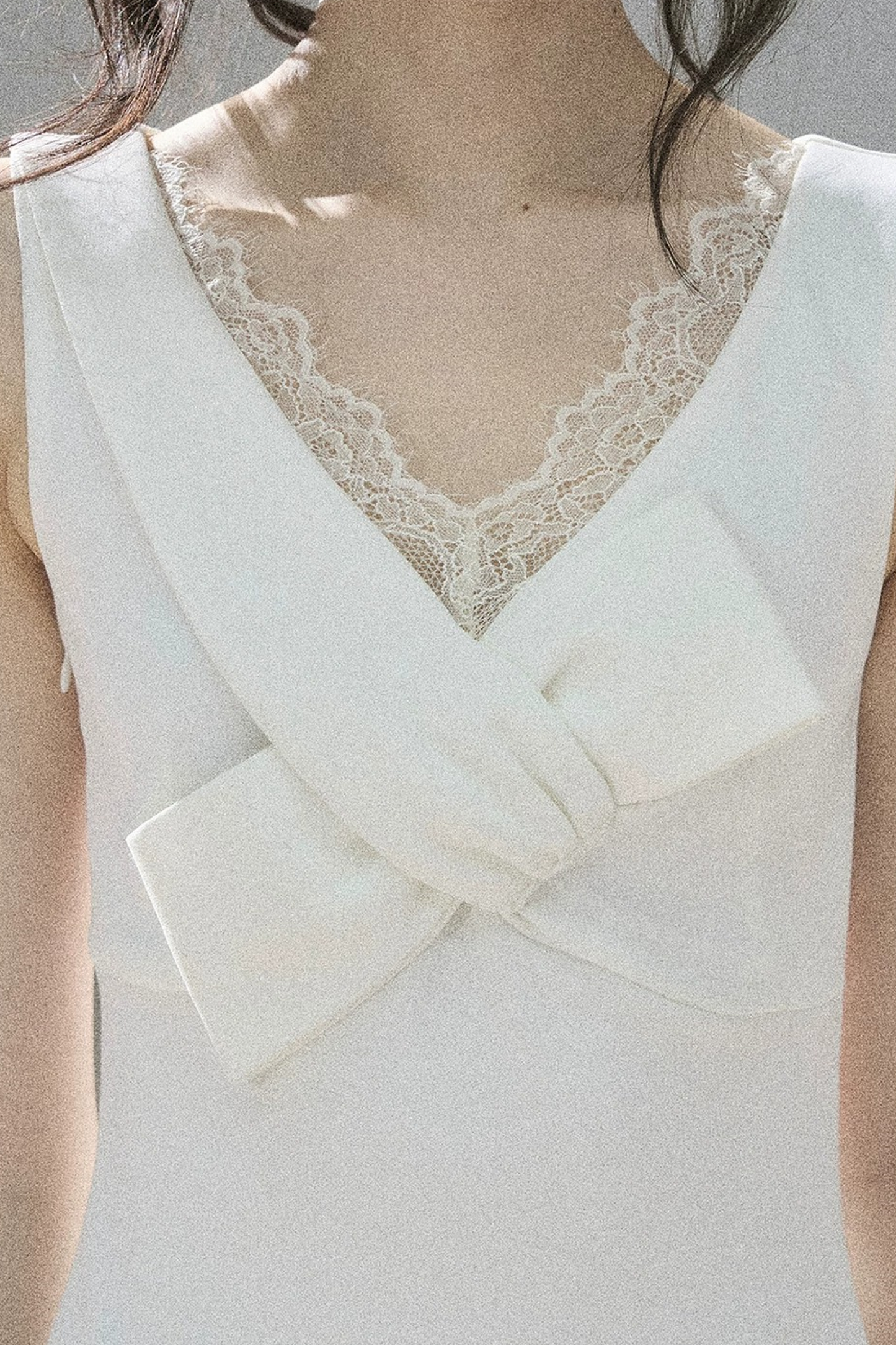 Mondlicht-Spitzenkleid-Set mit V-Ausschnitt