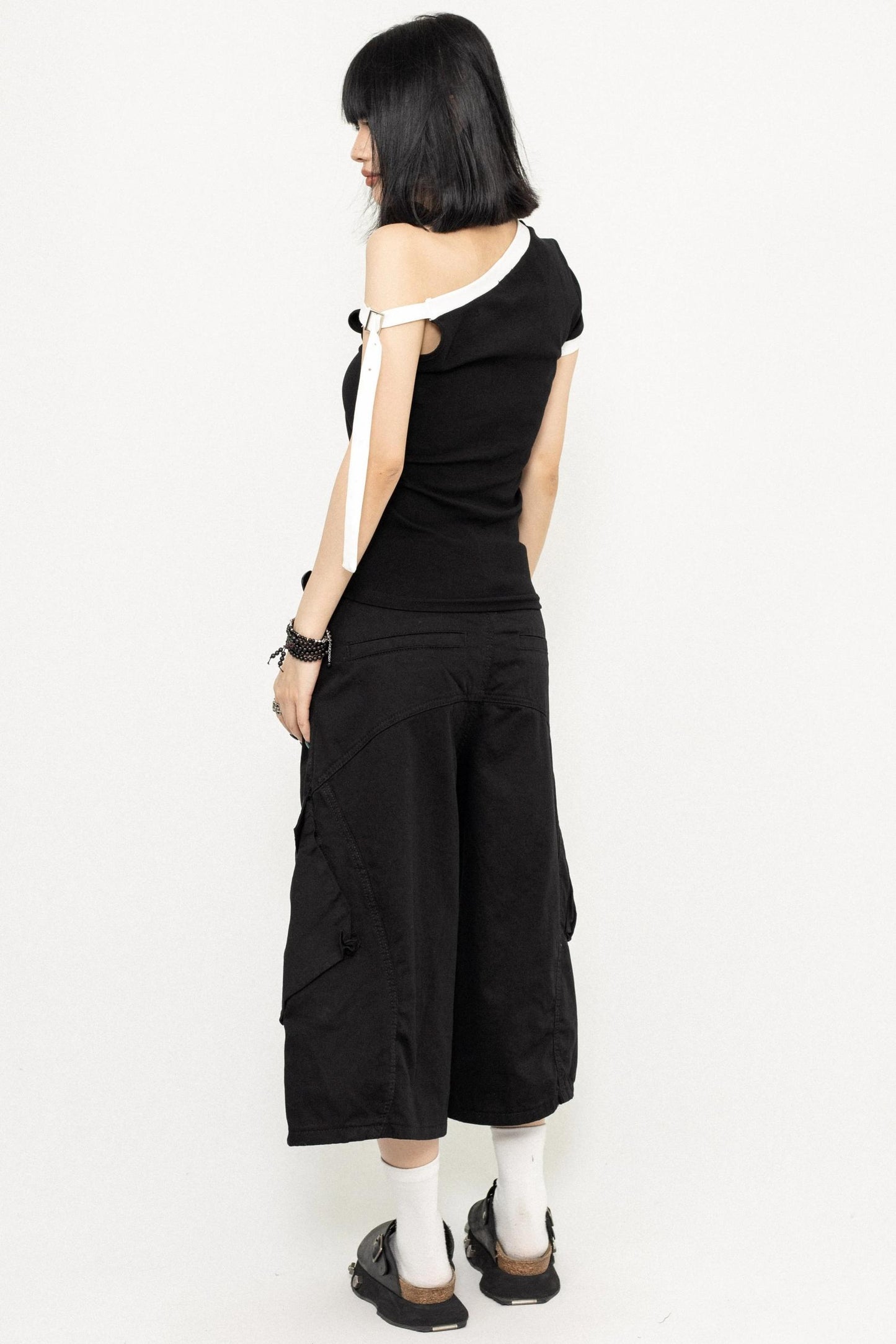 Shoulder Luxe Black Tee