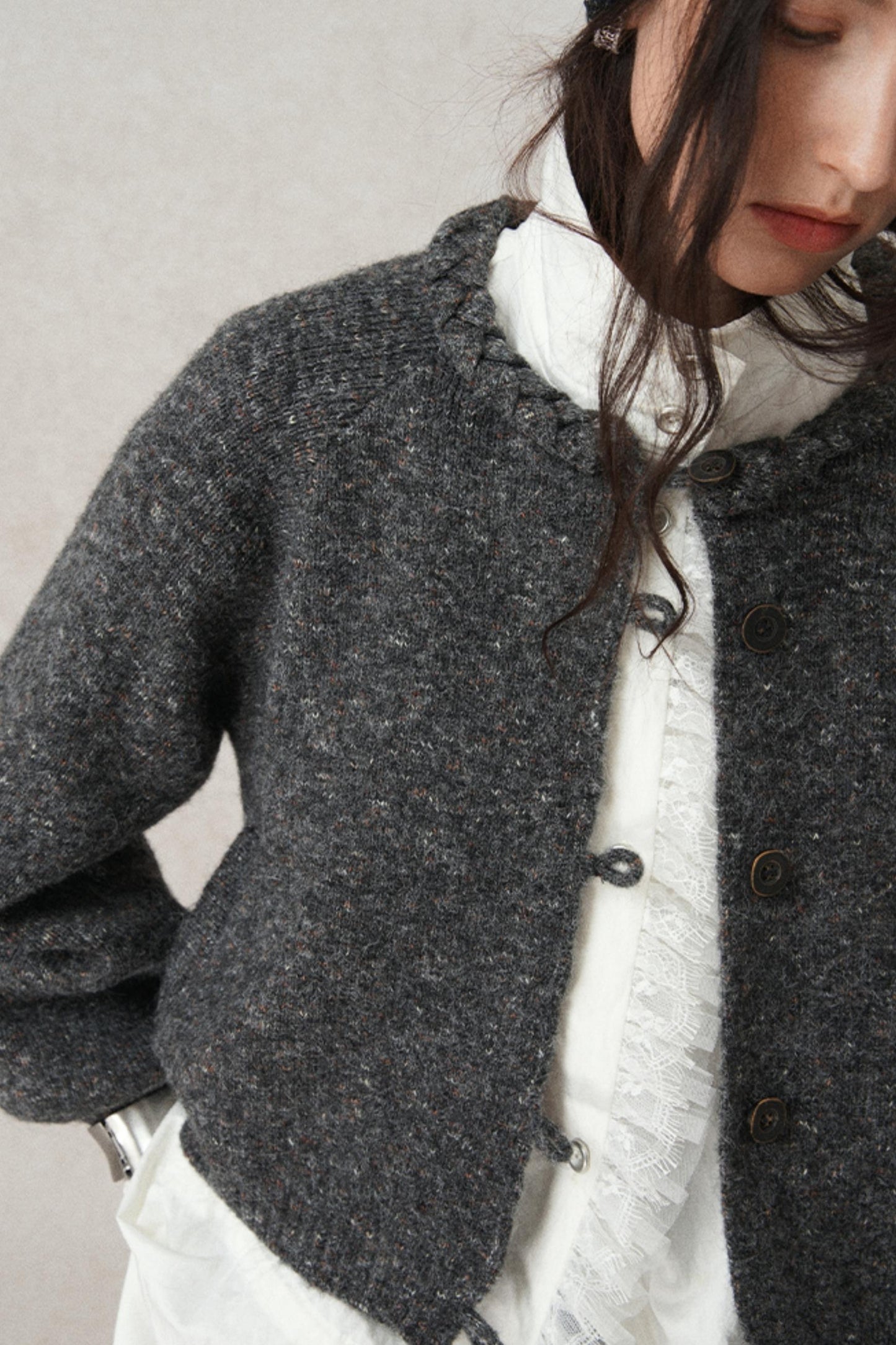 Handgewebter Rundhals gestrickter Cardigan