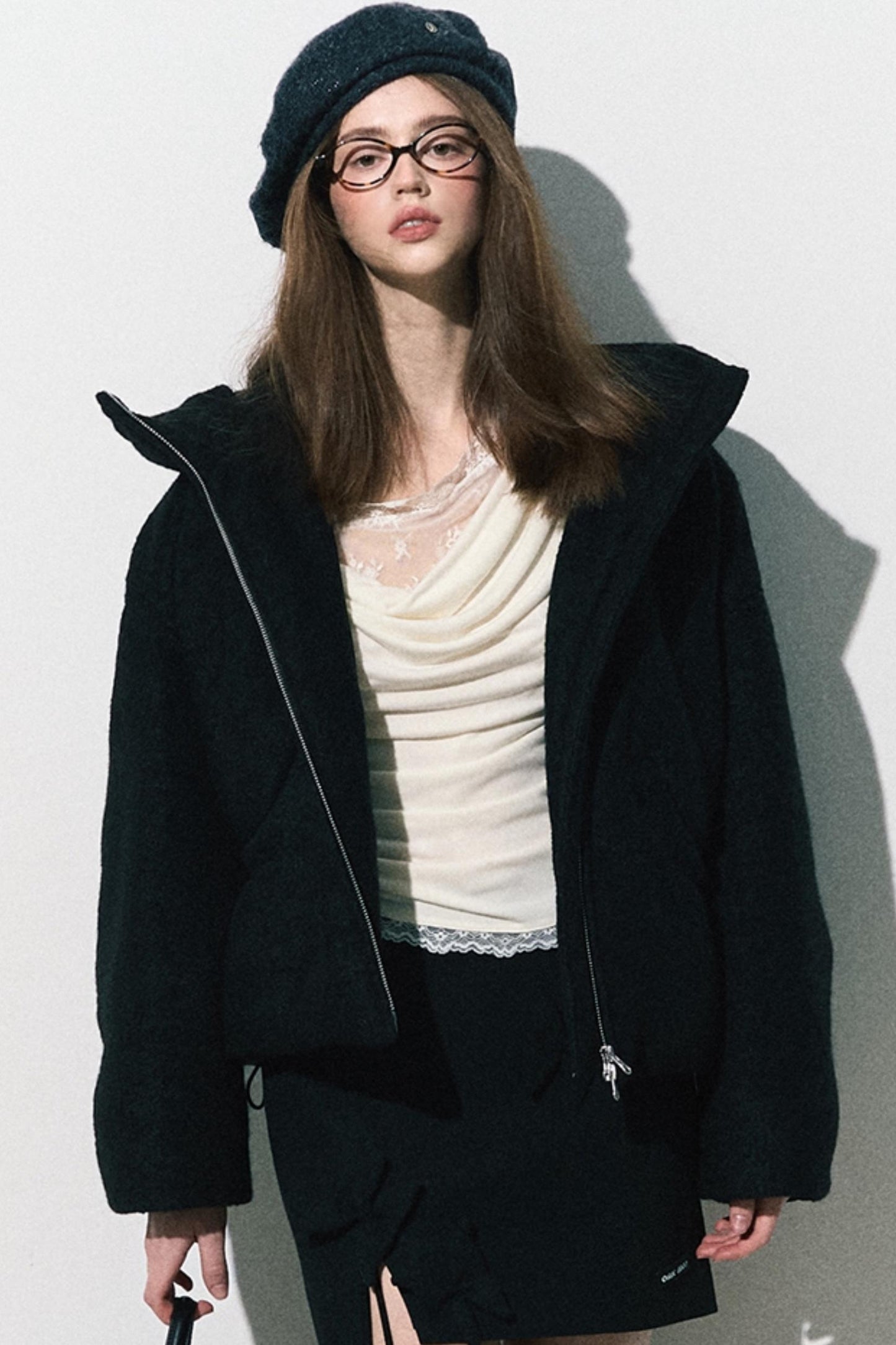 스윙 넥 레이스 니트 탑