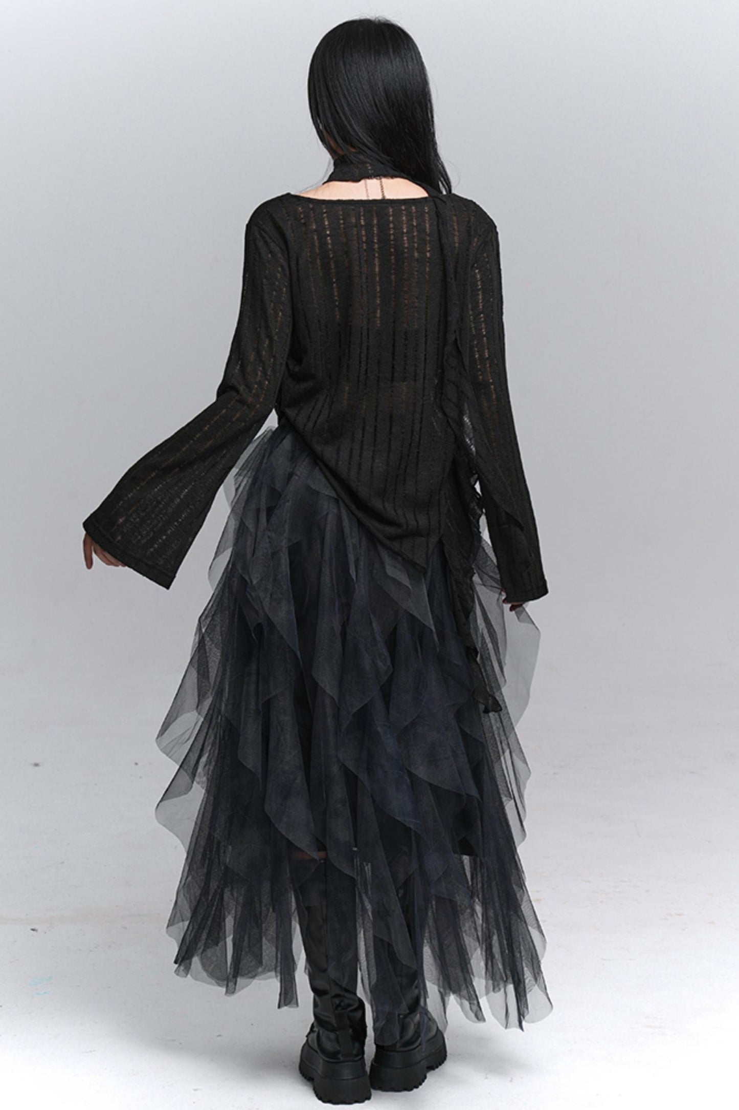 Swing-Necked Long-Sleeved Top