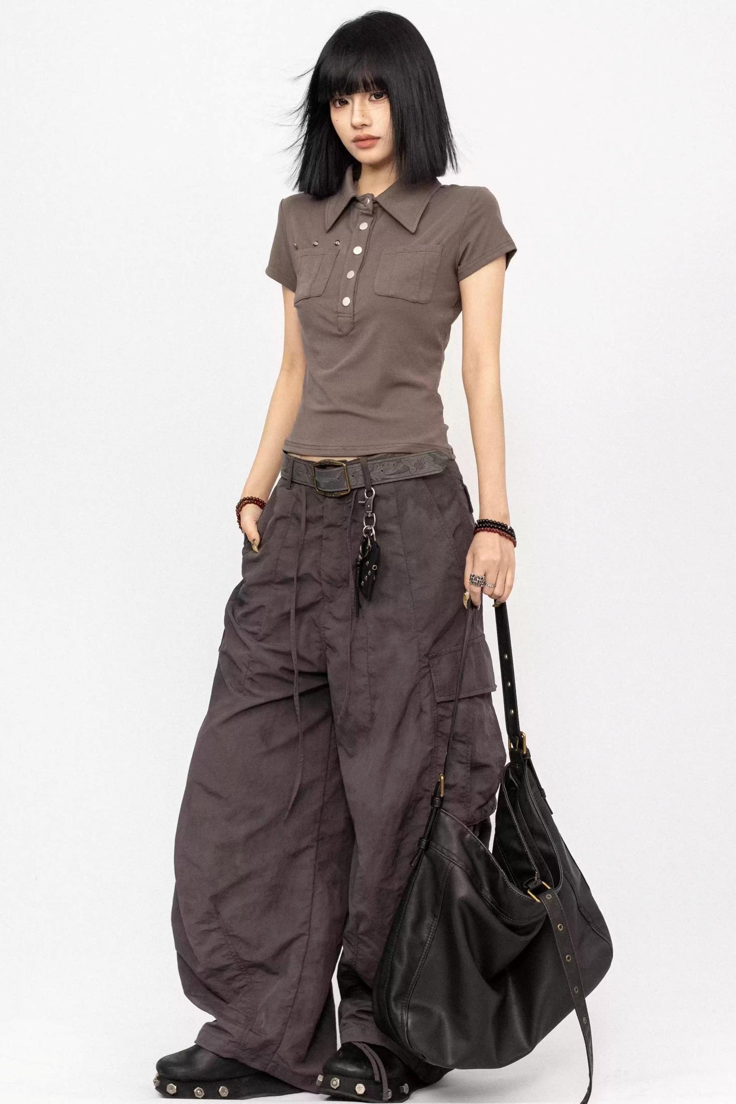 Schwarzes, taillenumspielendes T-Hemd