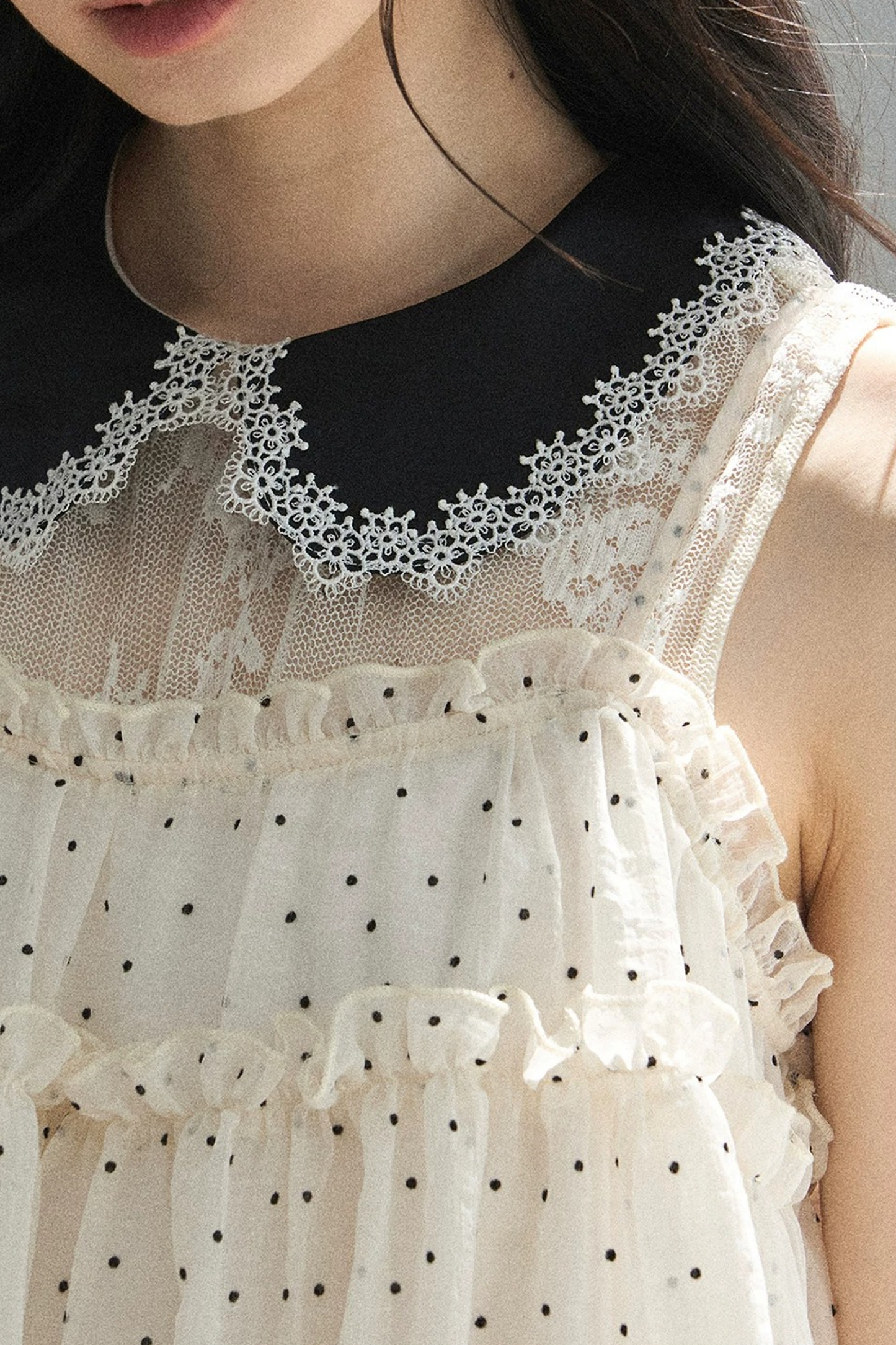 Verträumte Chiffonbluse mit Punktemuster