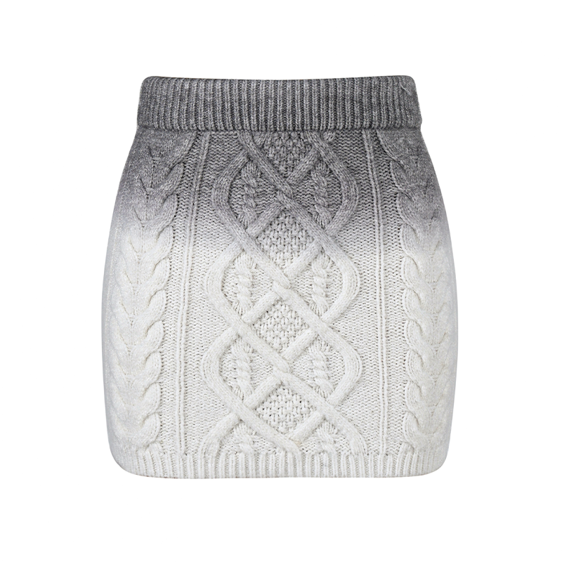 Ensemble deux pièces avec pull dégradé et jupe courte