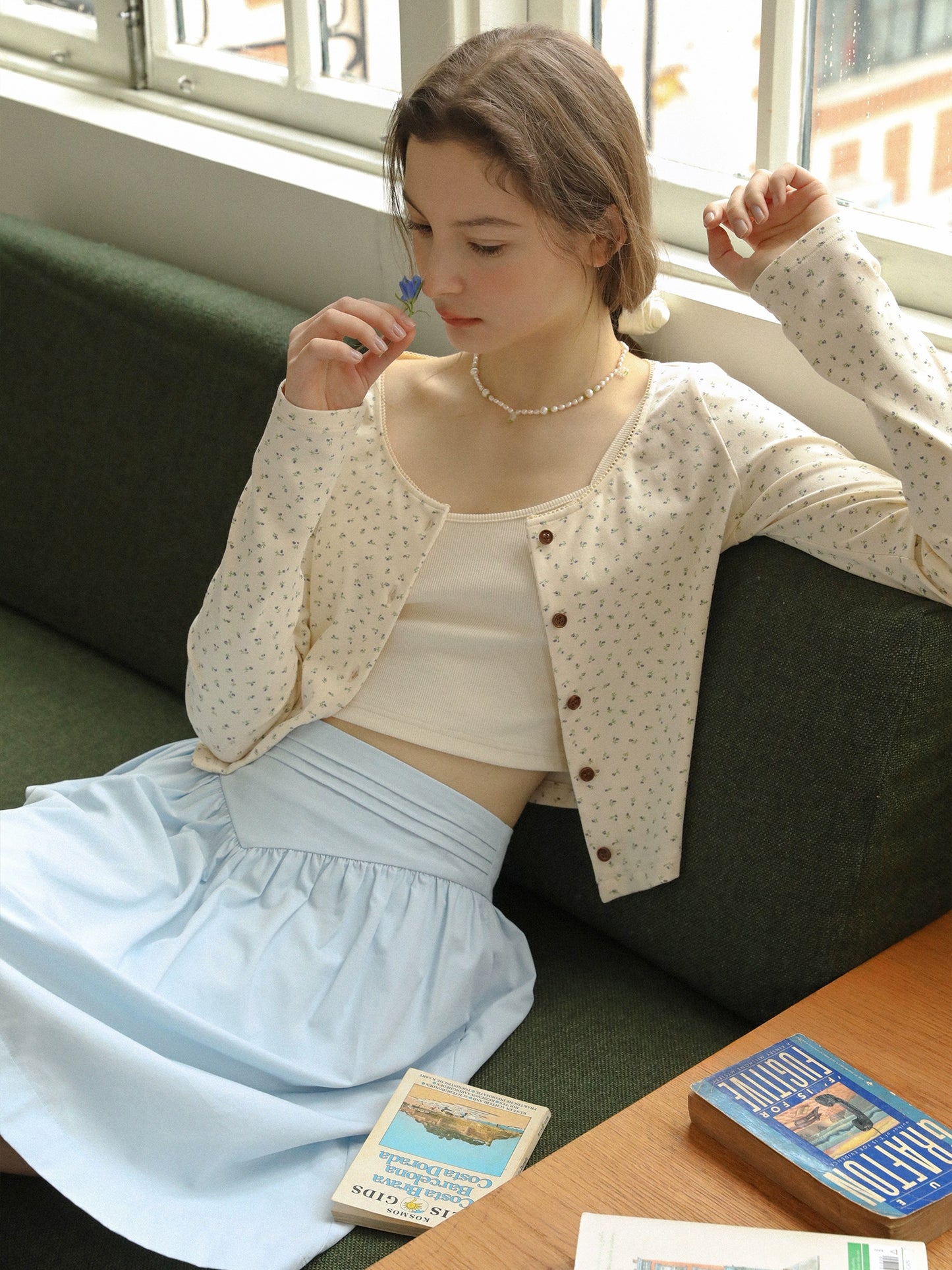 Blumiger kurzer Cardigan-Oberteil