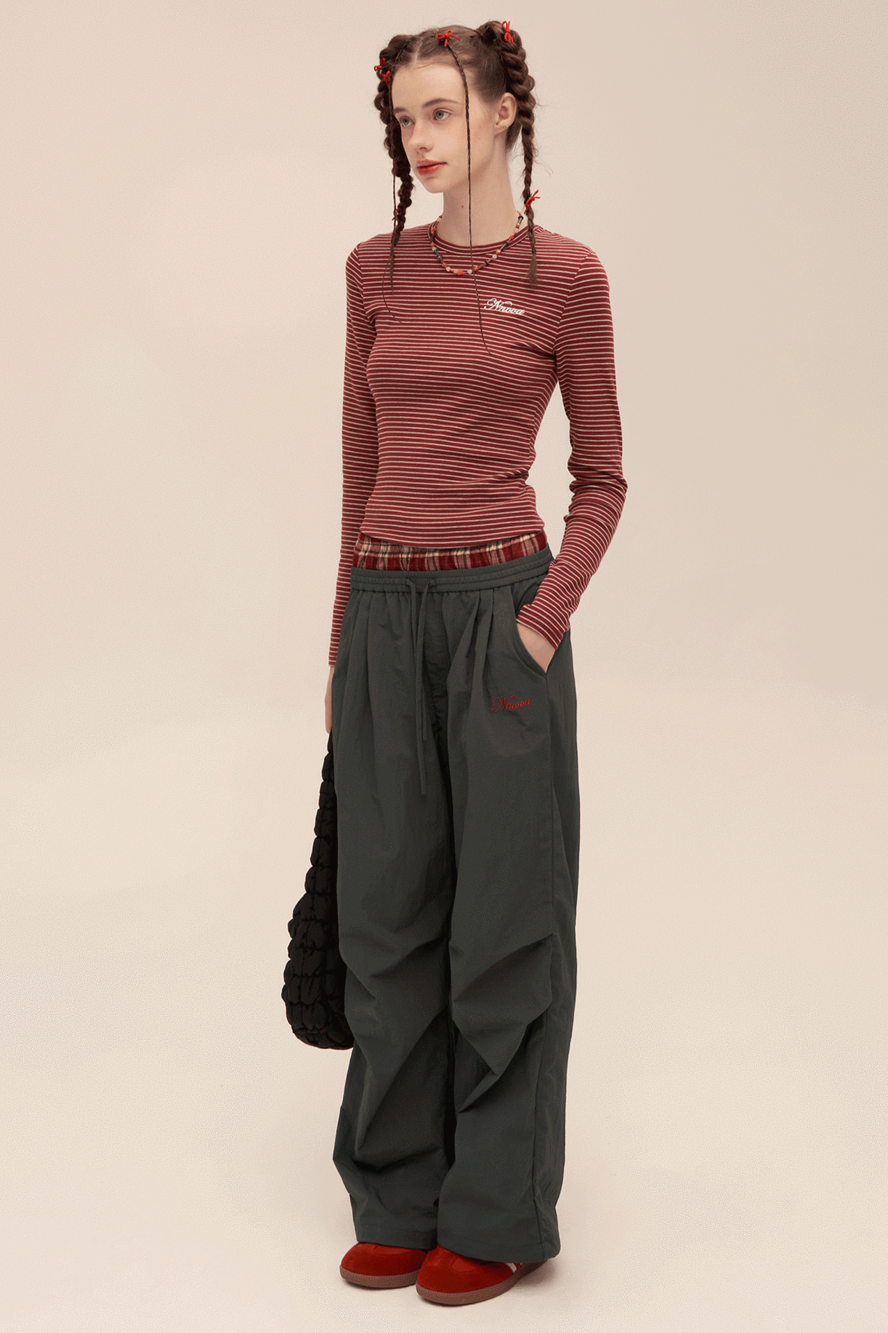 레트로 크루 넥 자수 셔츠