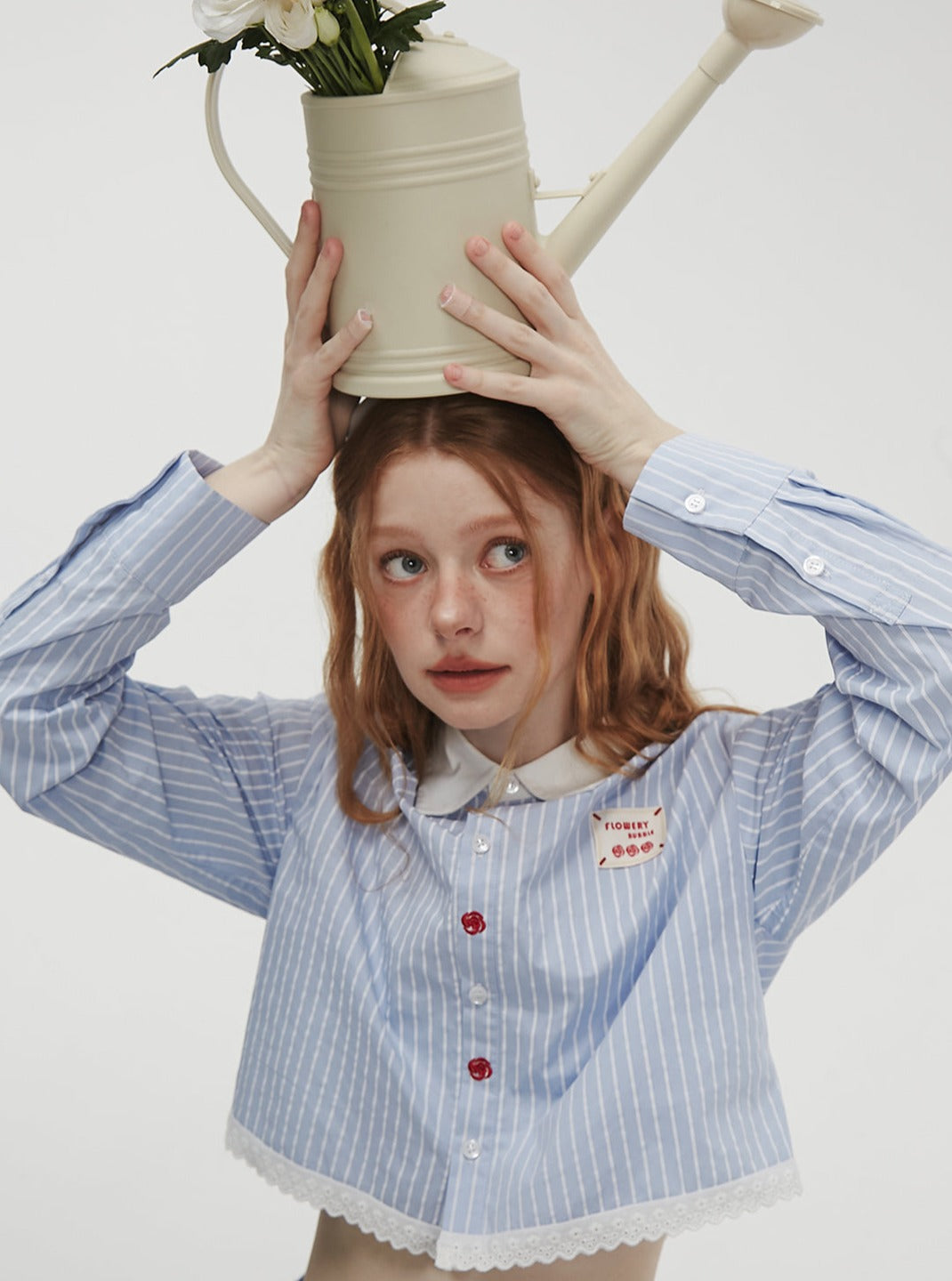 짧은 파란색 줄무늬 셔츠