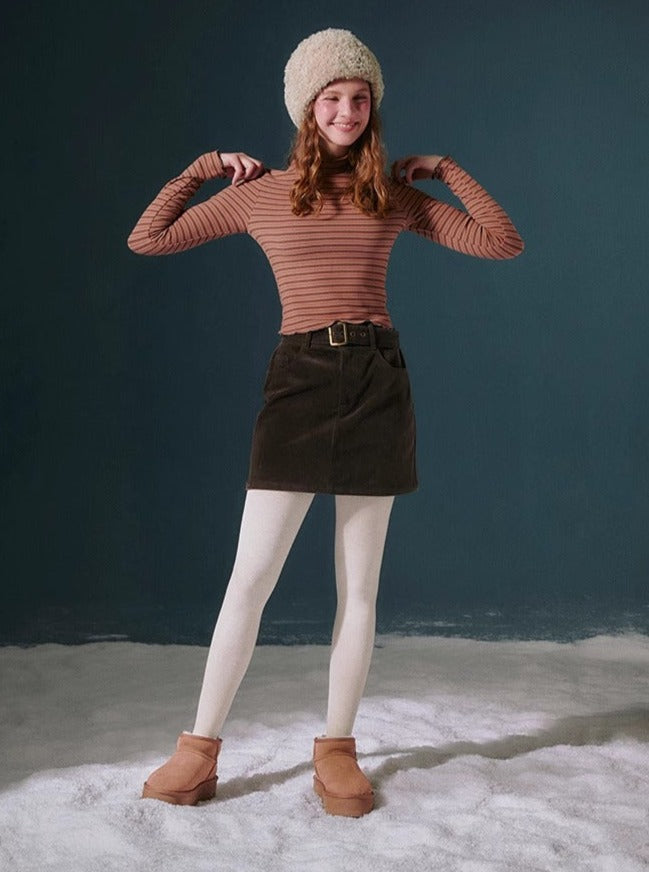 장거리 티셔츠를 다듬습니다