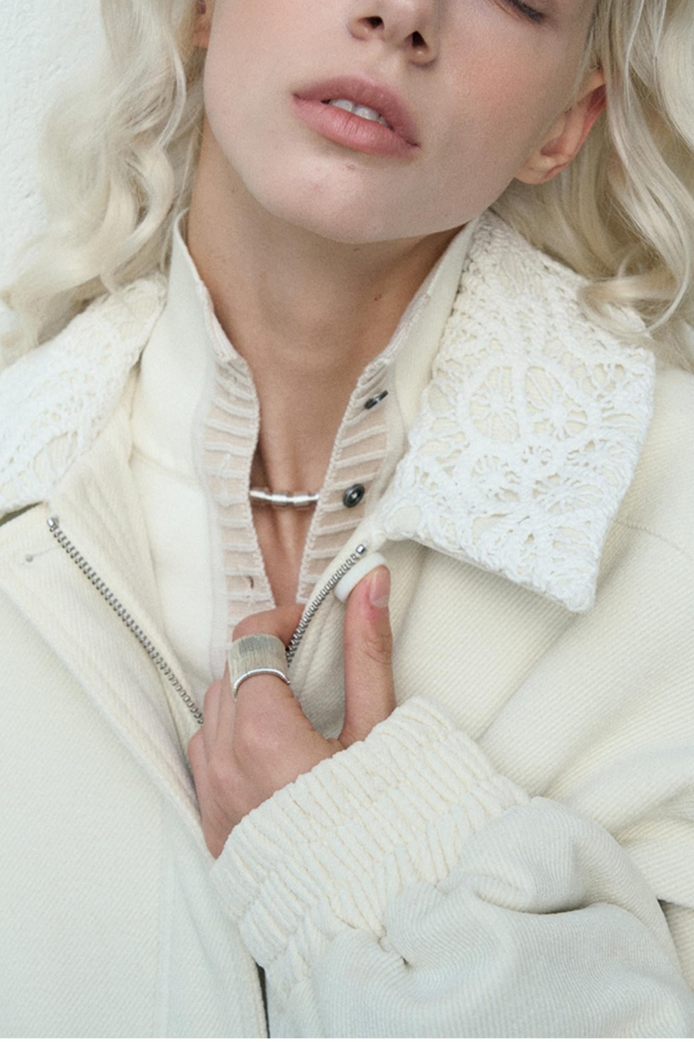 느슨한 모헤어 트림 스모크 탑