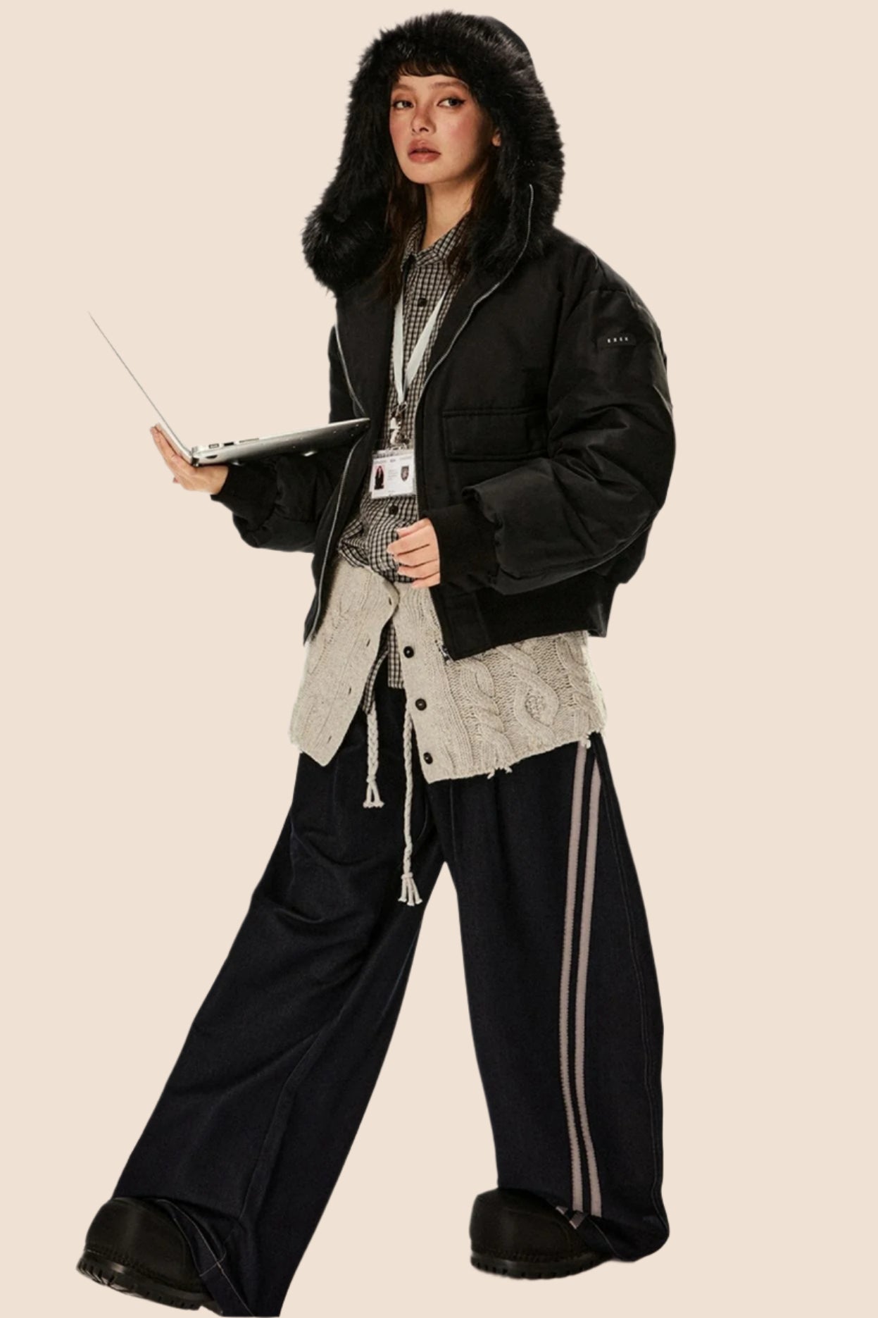 Veste courte en duvet de canard avec col en fourrure