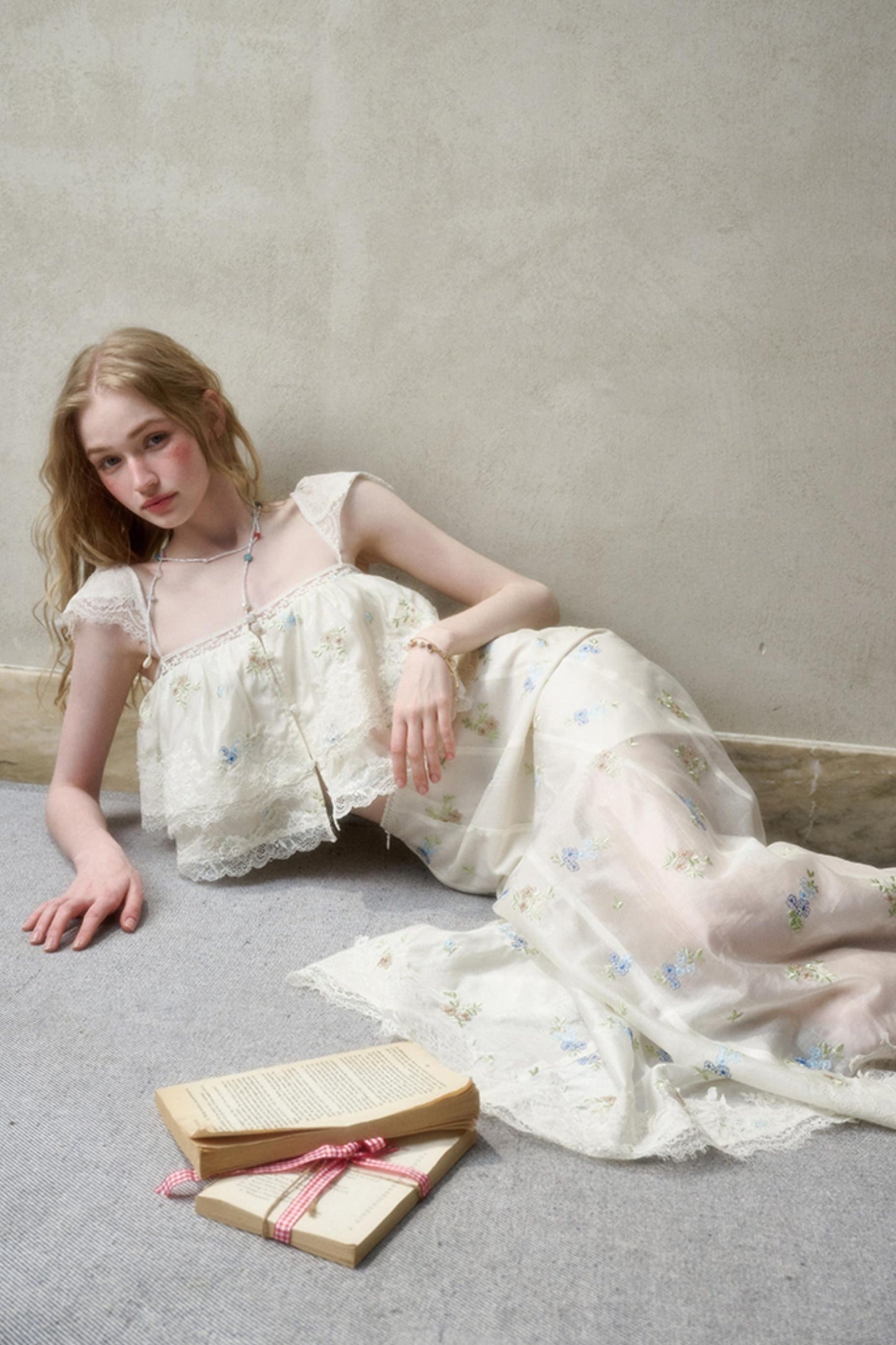 Airy Floral Ensemble Long Lace Skirt Set-Up