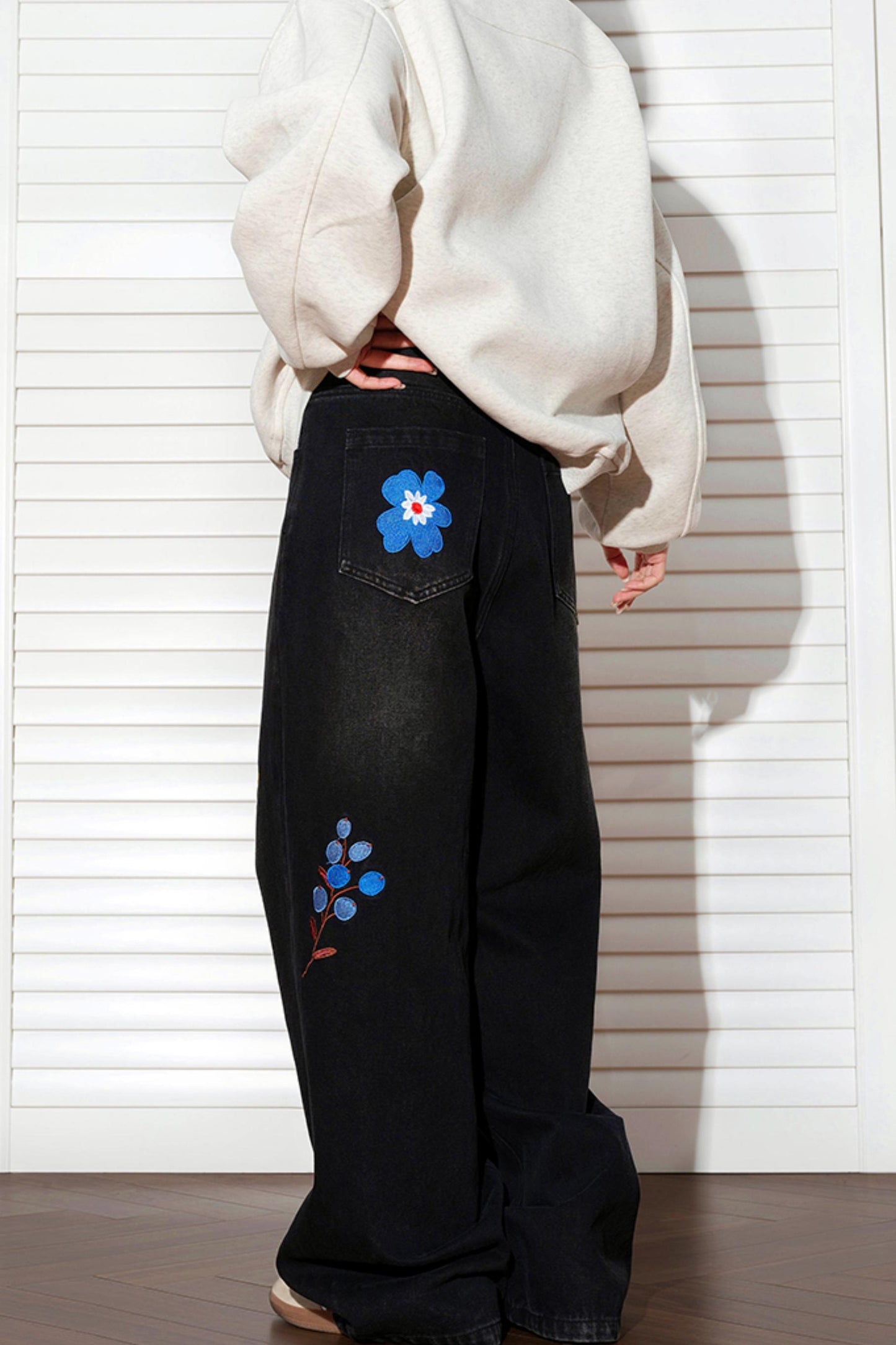 Retro Sunflower Embroidered Wide-Leg Jeans