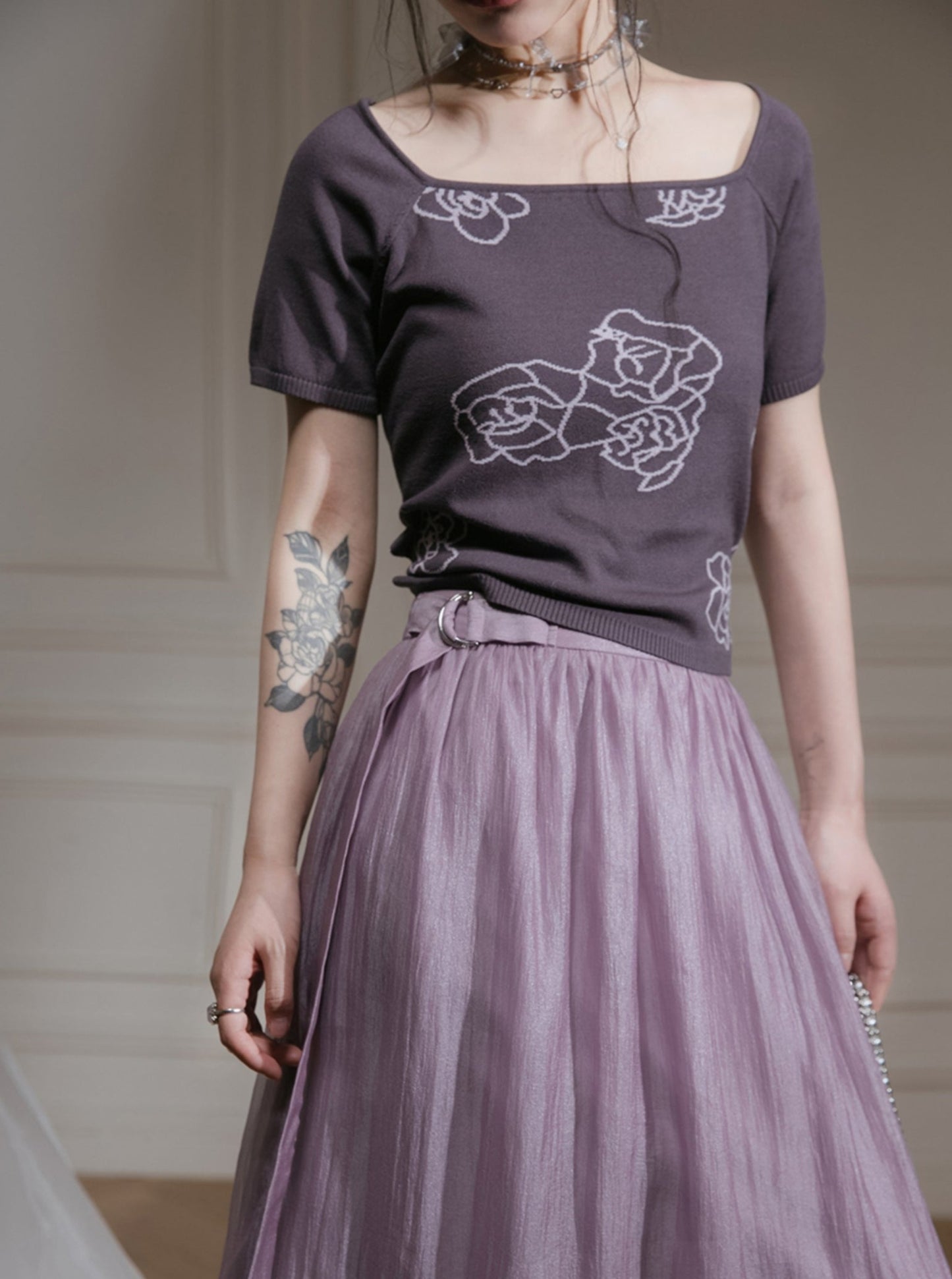 장미 자수 레이스업 탑