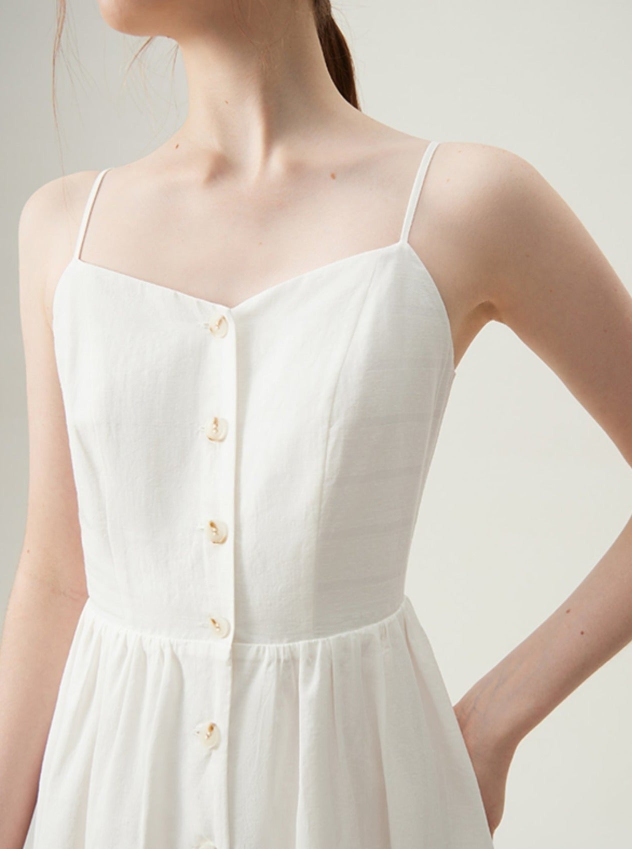 화이트 템퍼러먼트 슬립 드레스