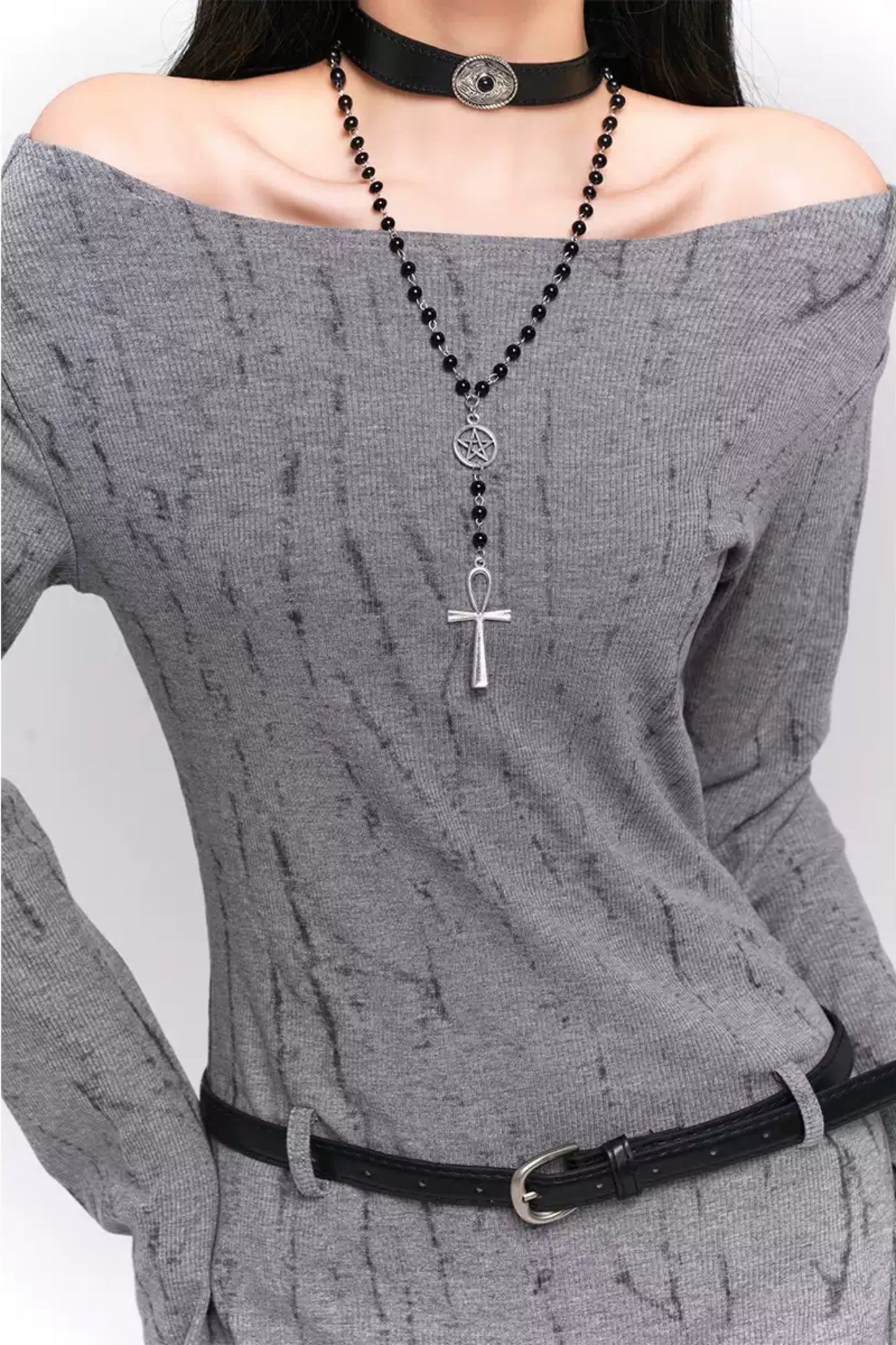 달콤하고 매콤한 원숄더 니트 드레스