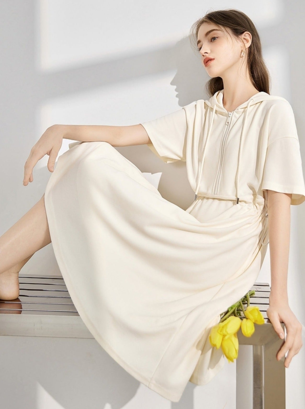 신축성 있는 허리 후드 드레스