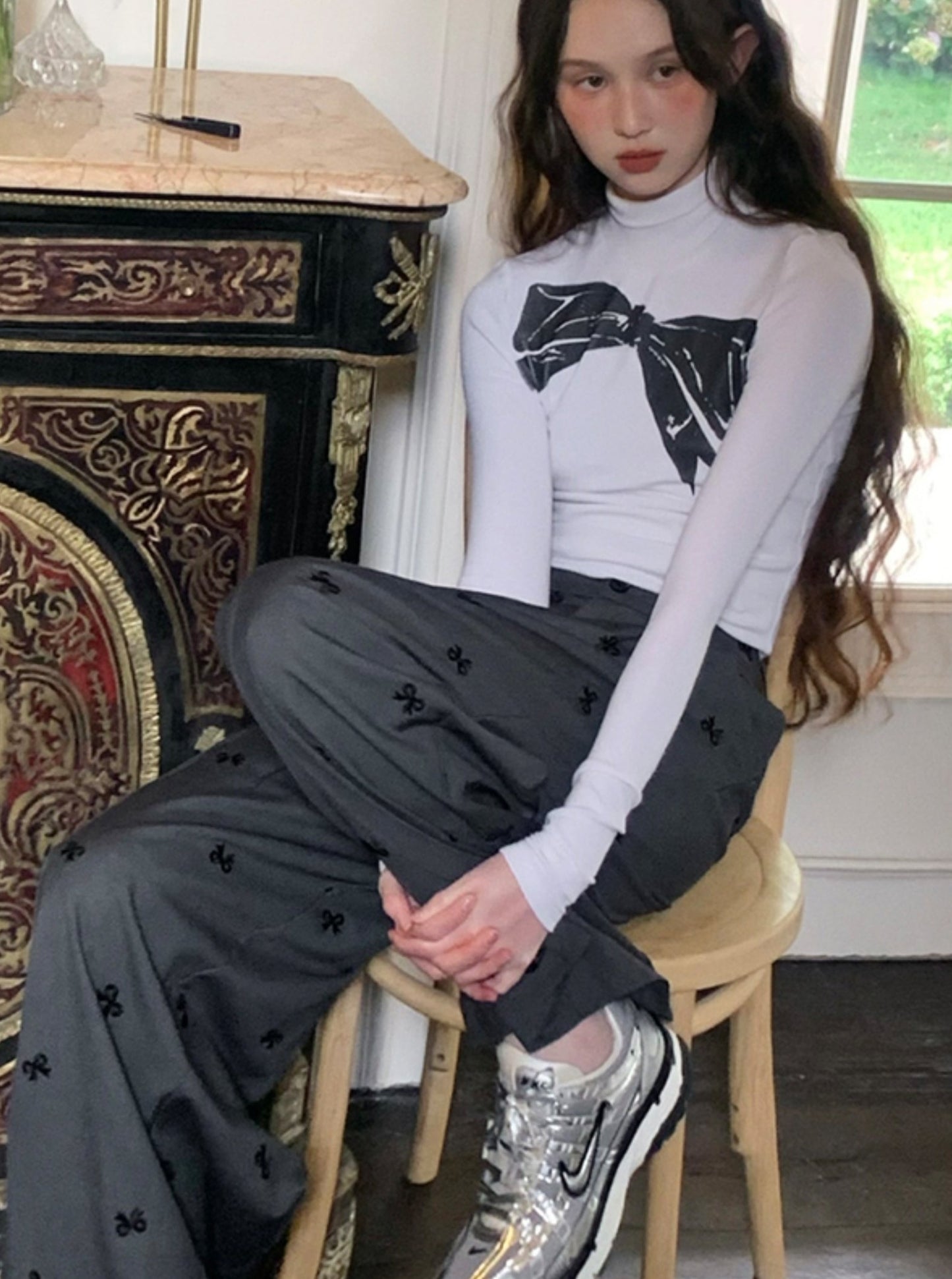 Haut blanc à imprimé nœud montant