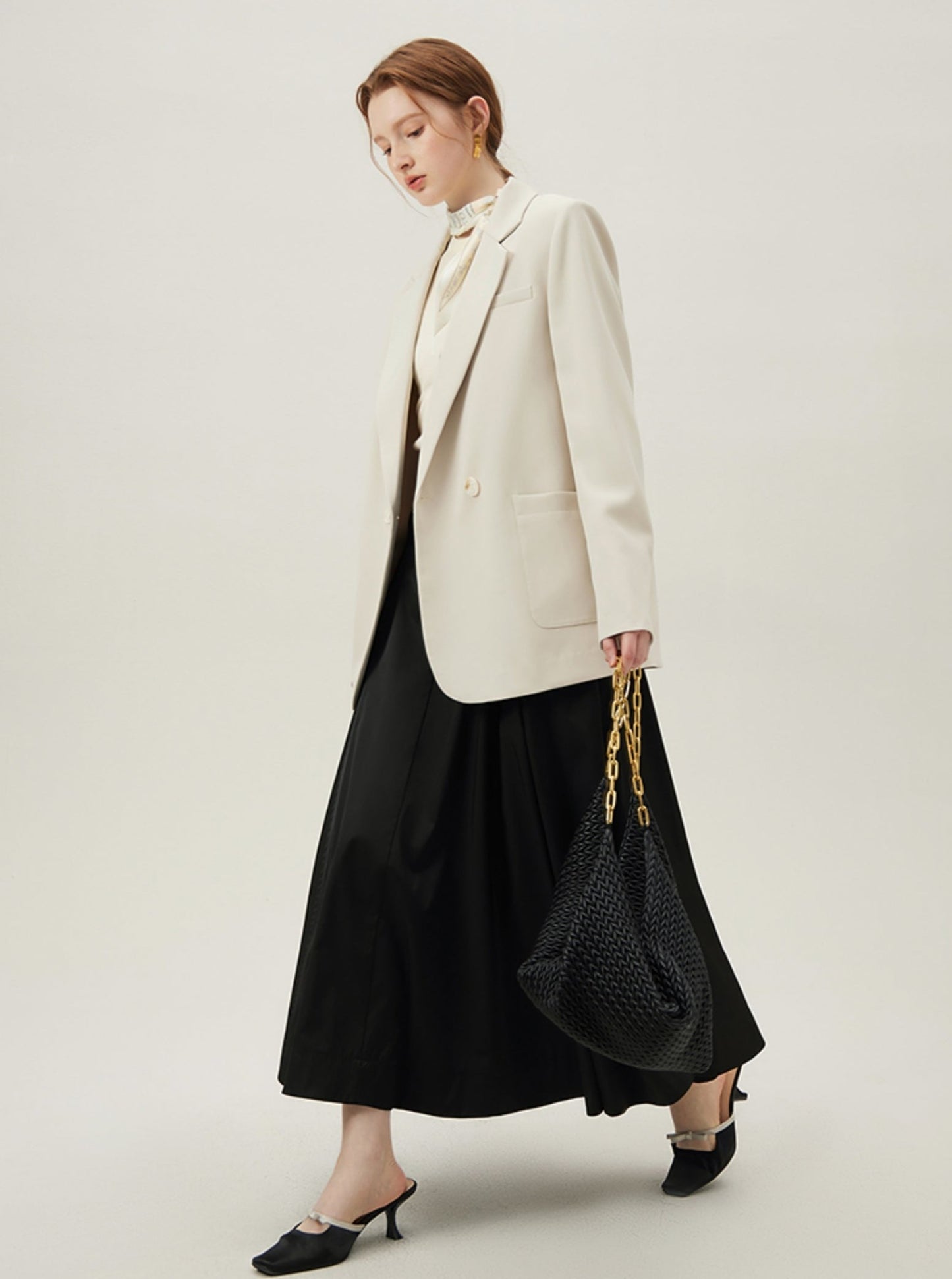 한국어 버전 화이트 블레이저 코트