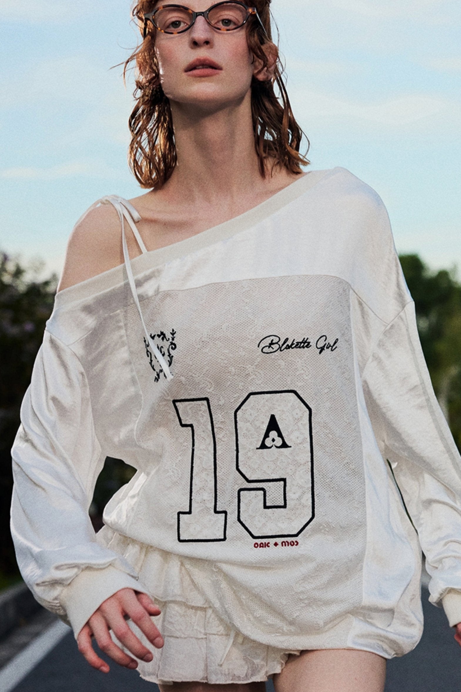 Asymmetrical slim skin texture shirt new summer 2023 single-shouldered large cuffs ruffle shirt