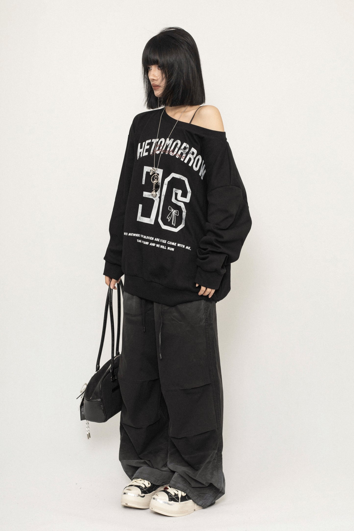 레트로 스타일 비스듬한 어깨 긴 소매 탑