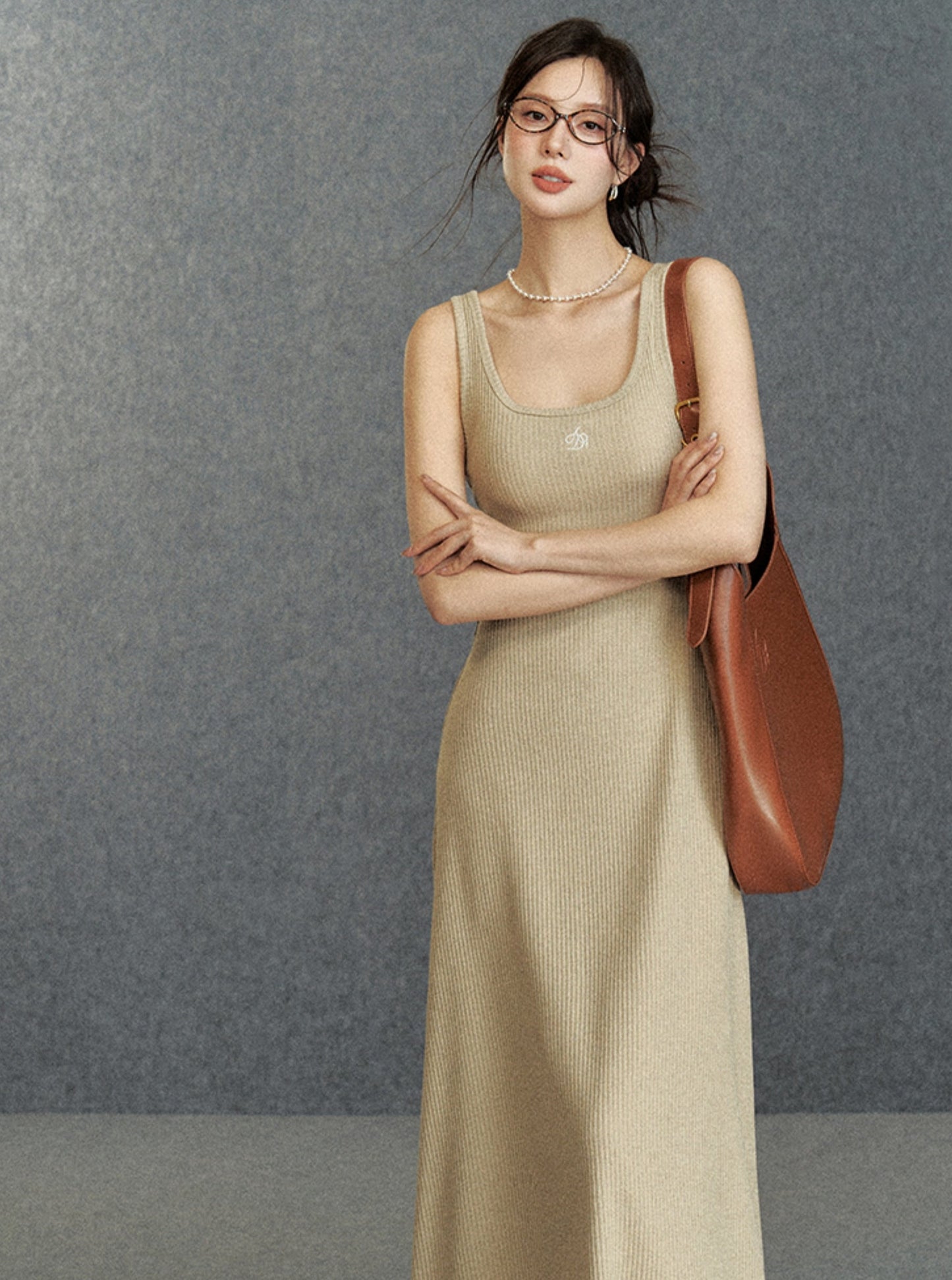 Large U-neck slim vest dress
