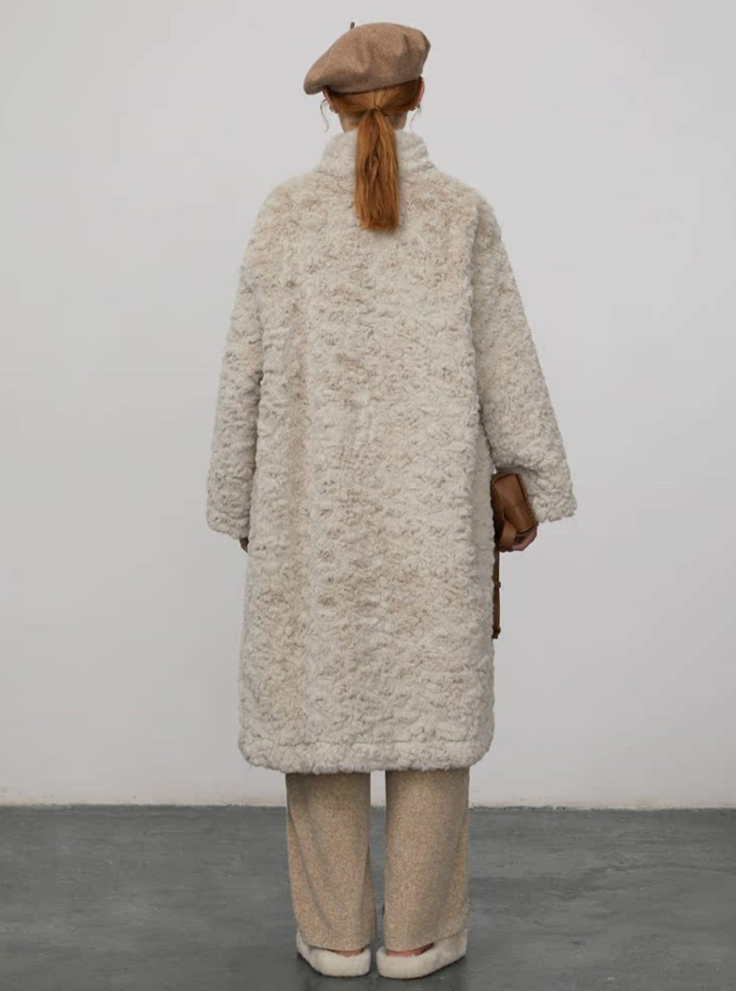 Manteau épais en fourrure intégrée de longueur moyenne