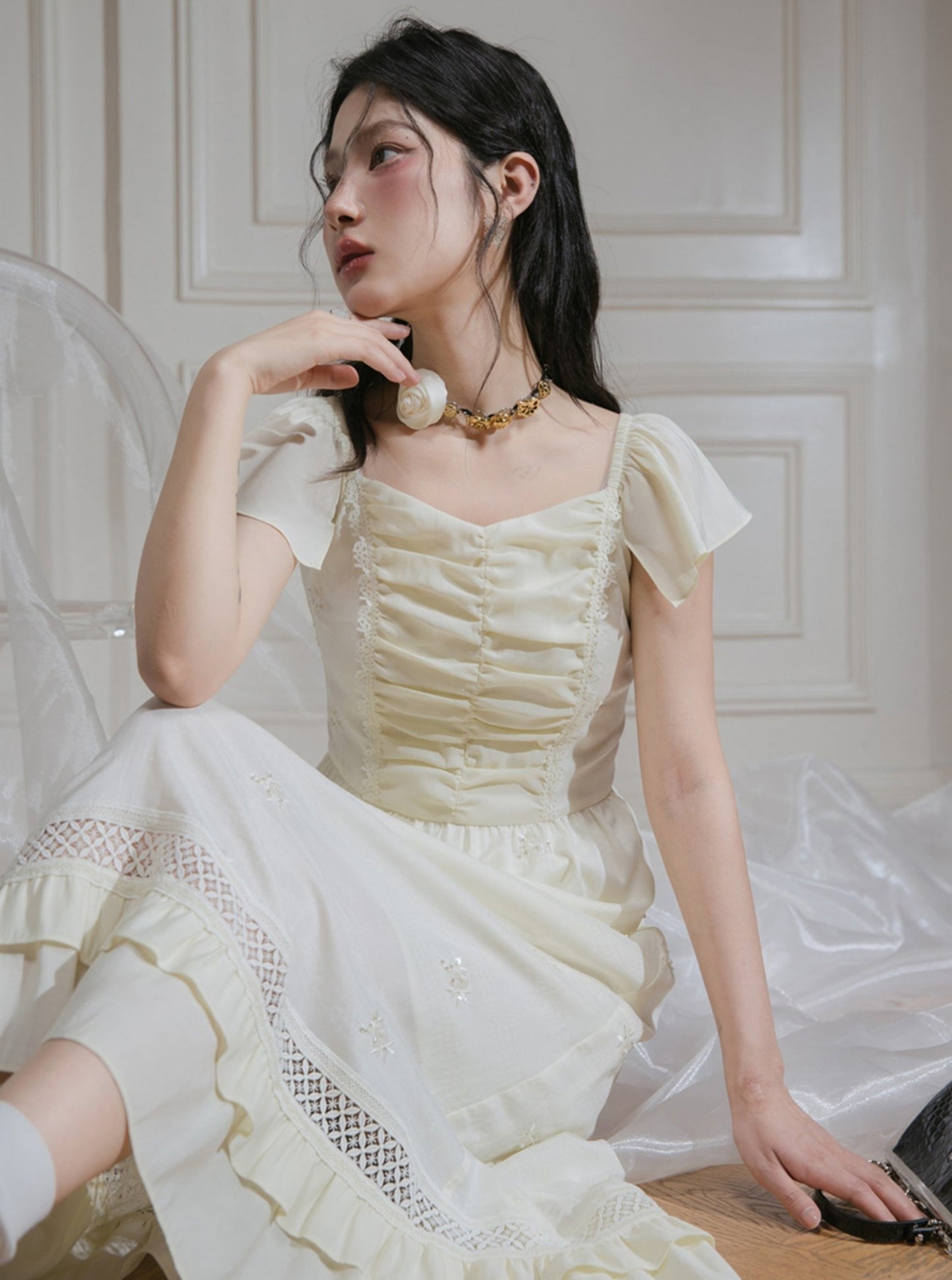 허니 라이트 옐로우 비드 드레스