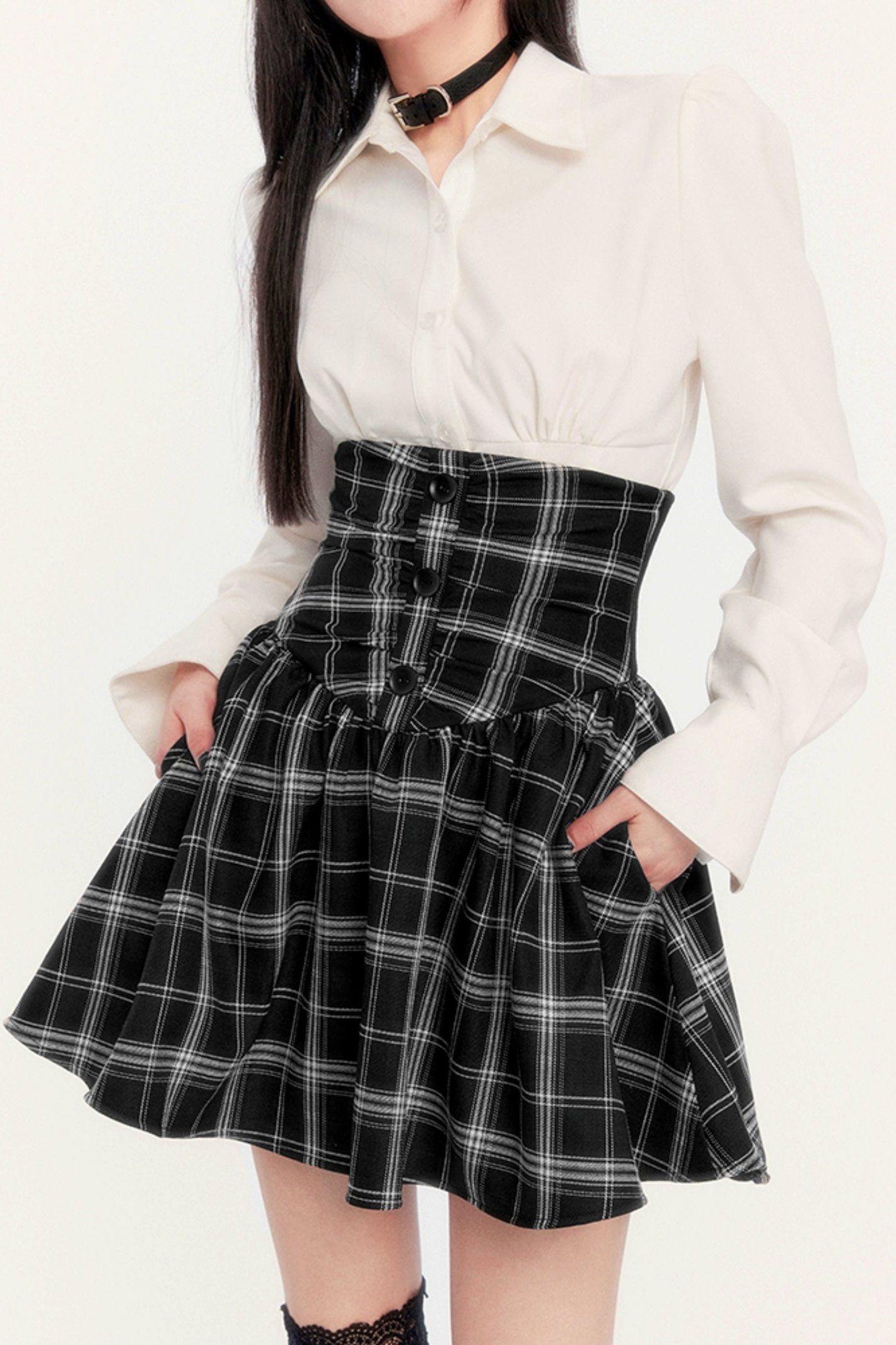 허리 라인이 강조된 긴팔 셔츠