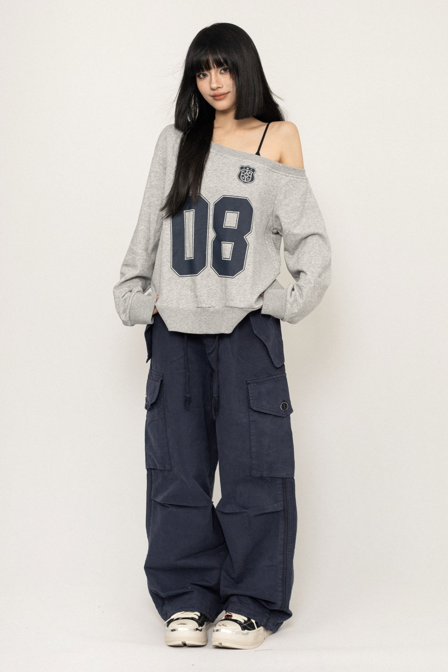 레트로 오프숄더 알파벳 스웨트셔츠