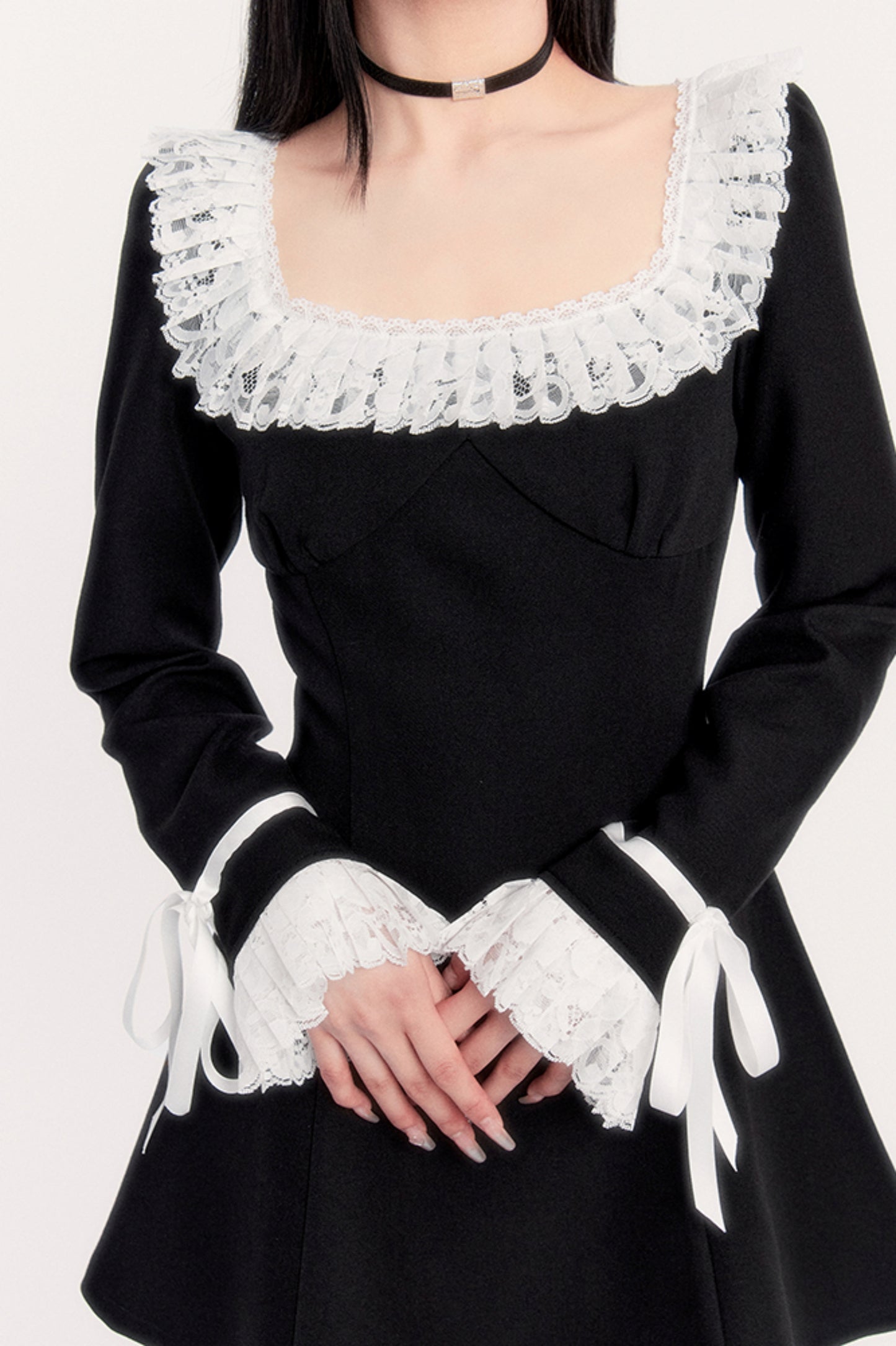 골든 스타일 슬림 스퀘어 넥 드레스