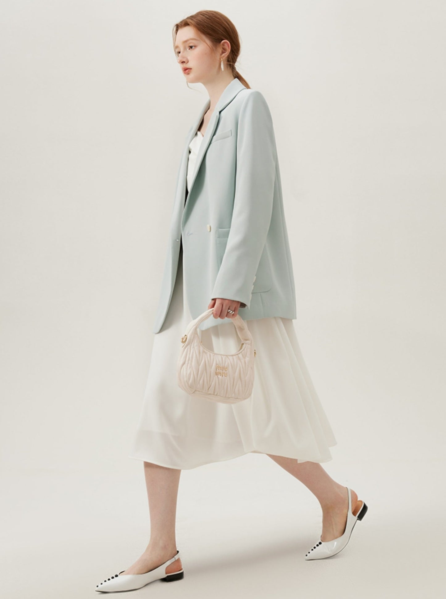 화이트 킨크 롱슬리브 드레스