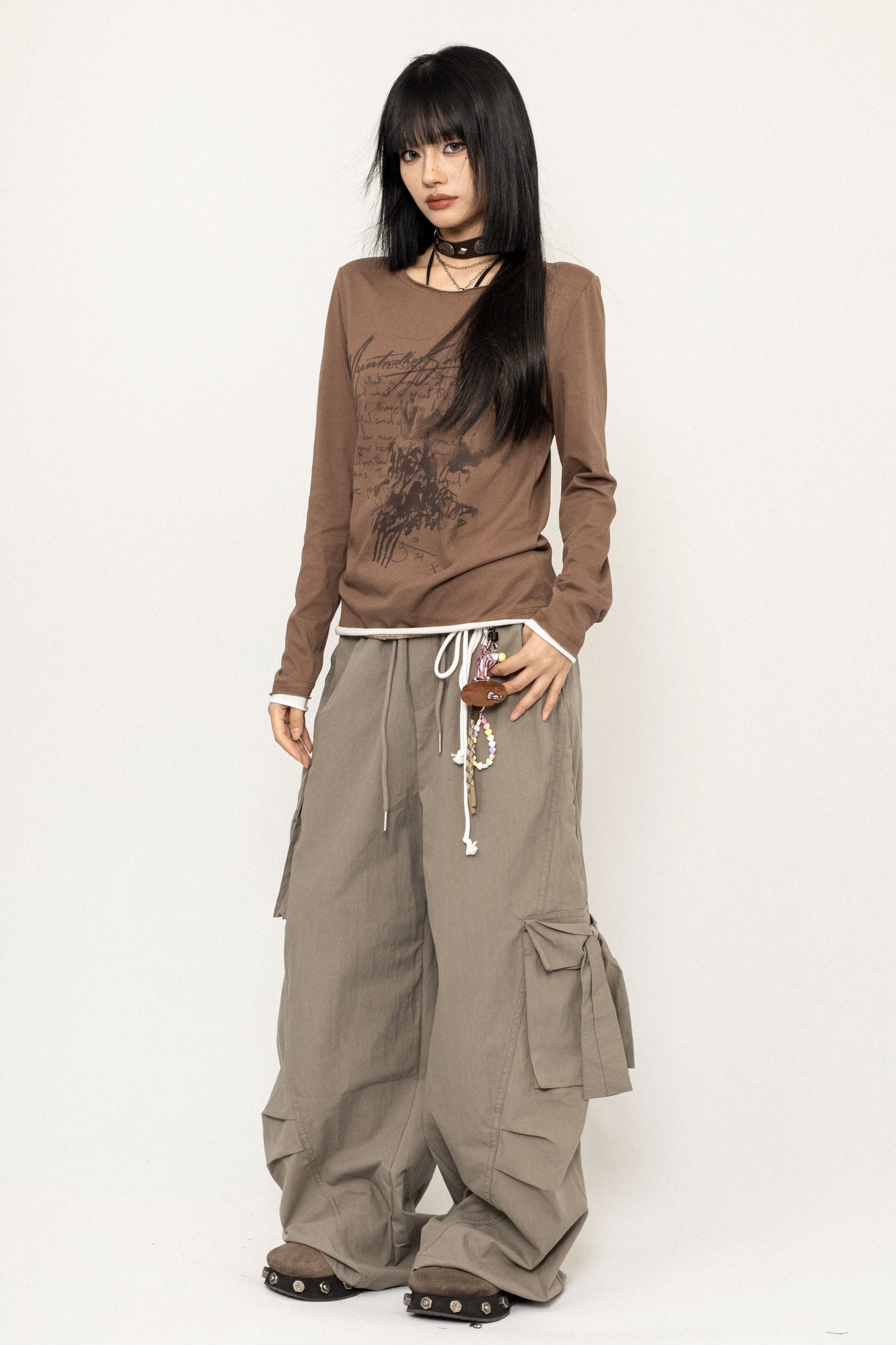 레트로 슬림 핏 커피 티셔츠