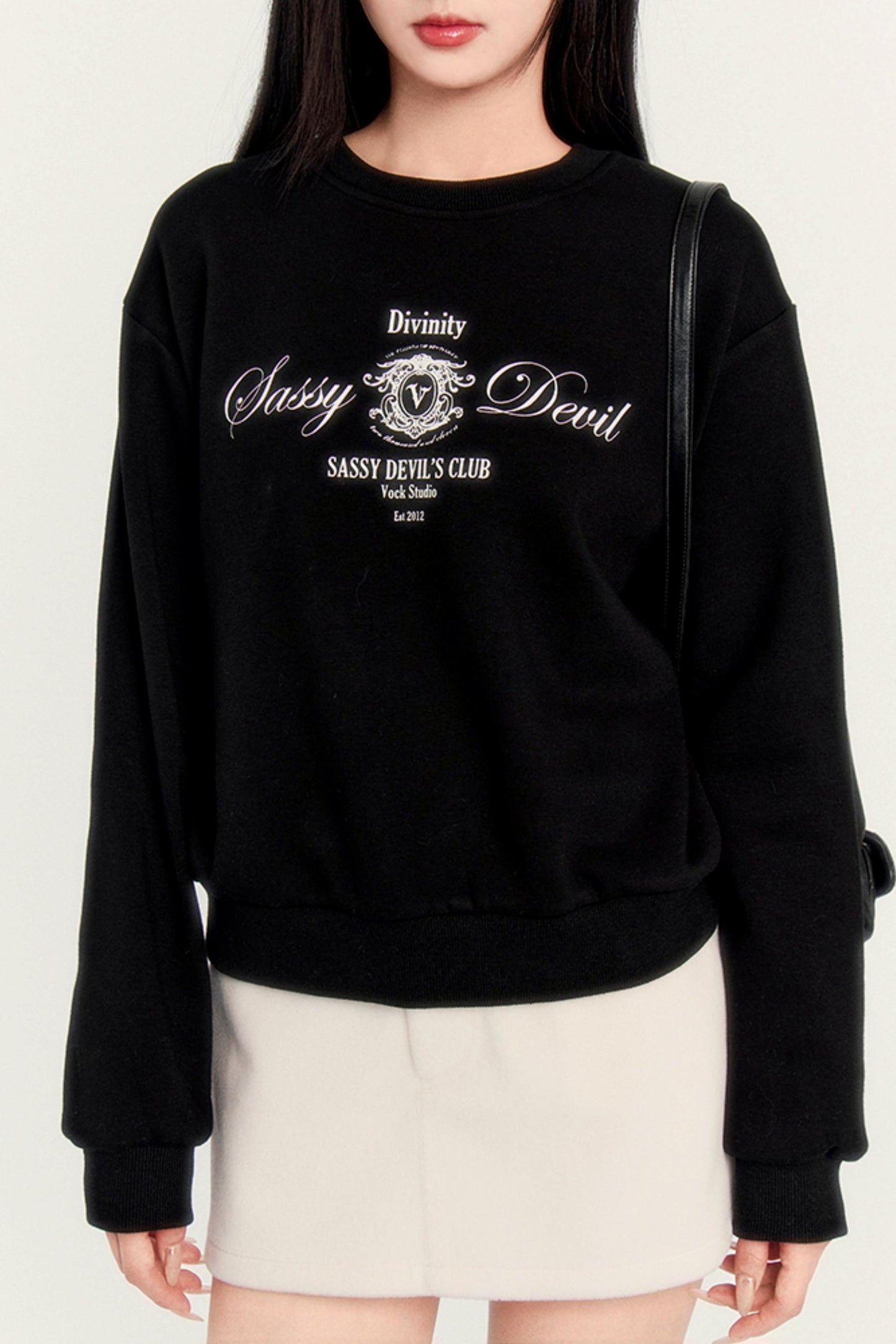 라운드 넥 벨벳 크롭 스웨트셔츠