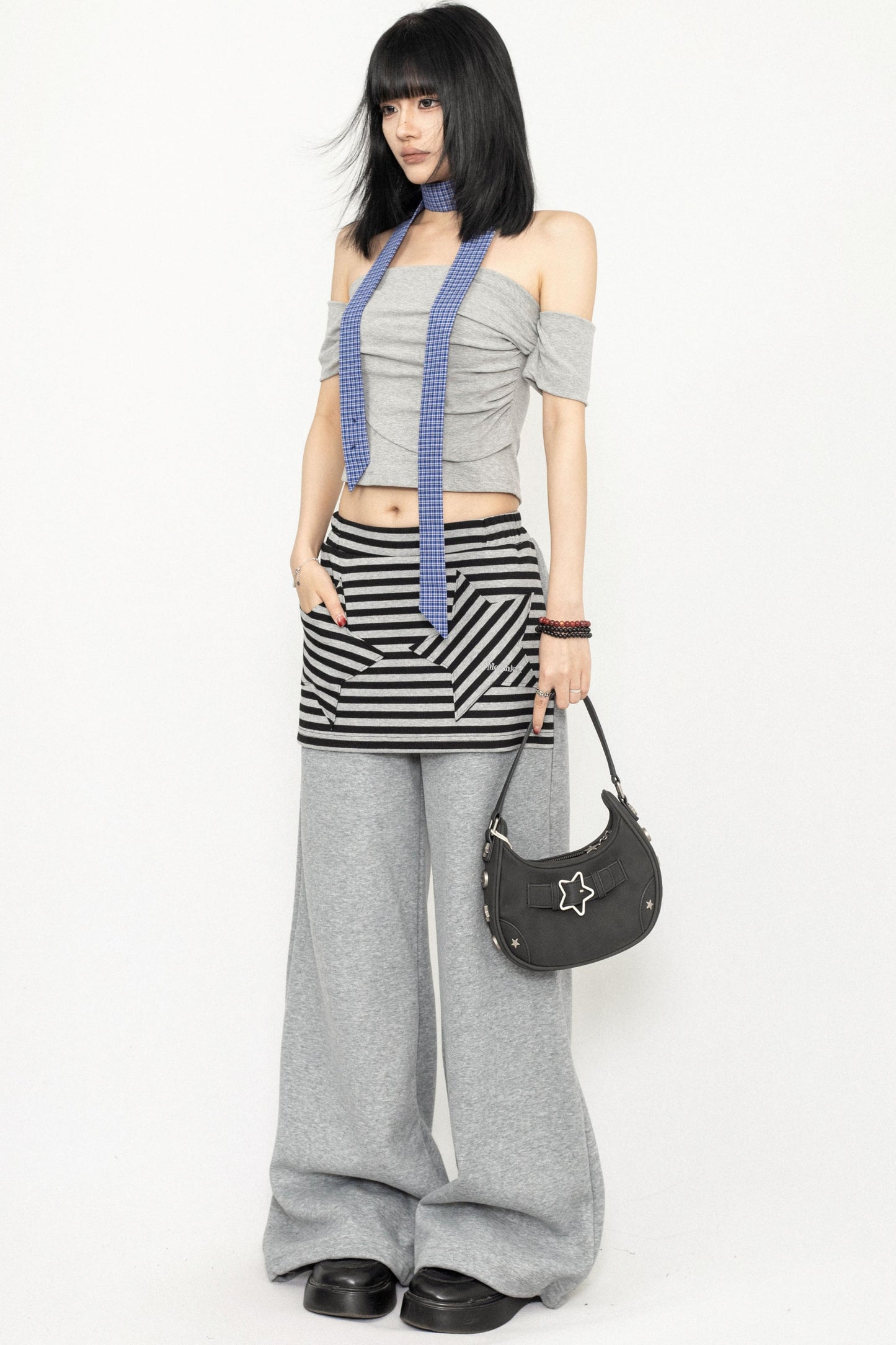 Design Neck Short Sleeve Top