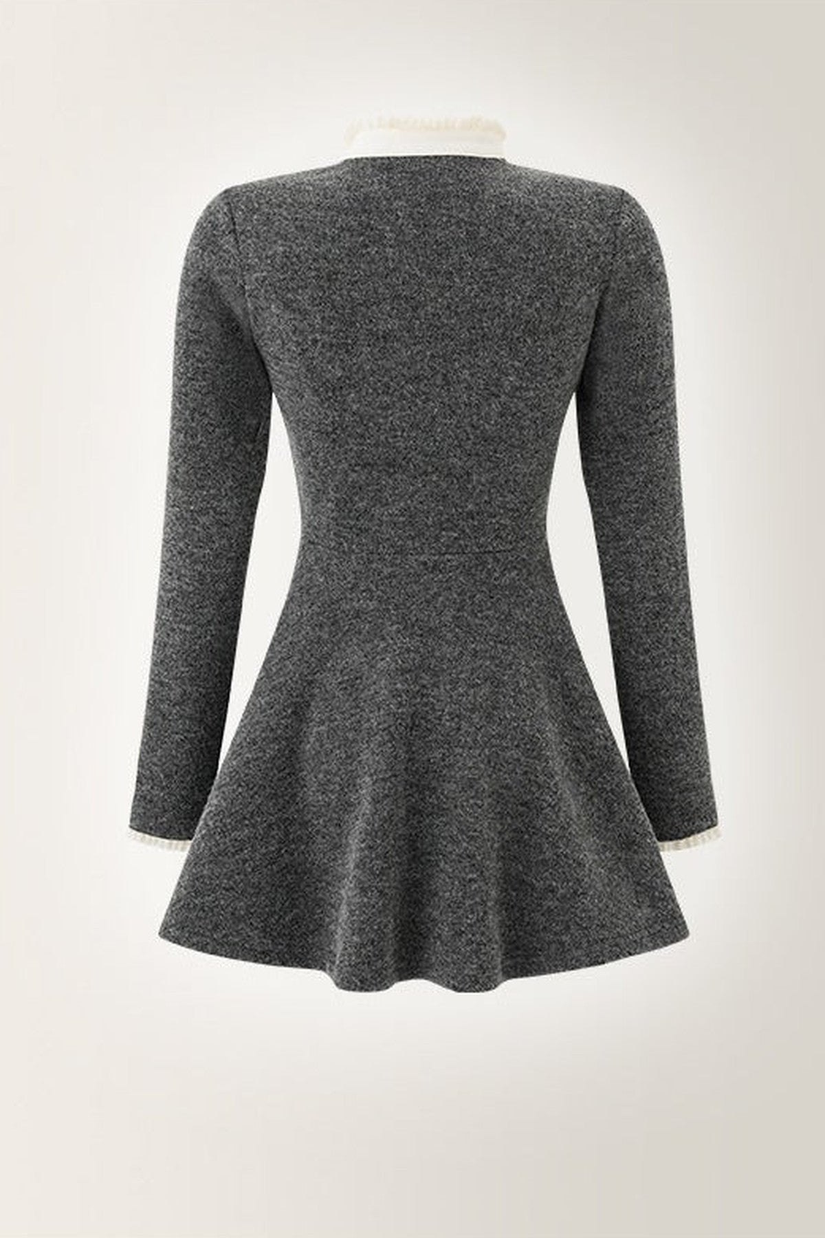 Robe grise à nœud à la taille