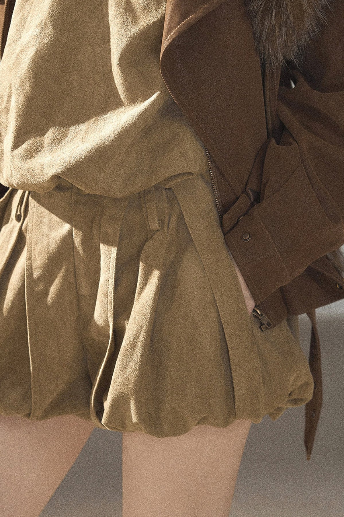 Completo top e shorts in finta pelle scamosciata