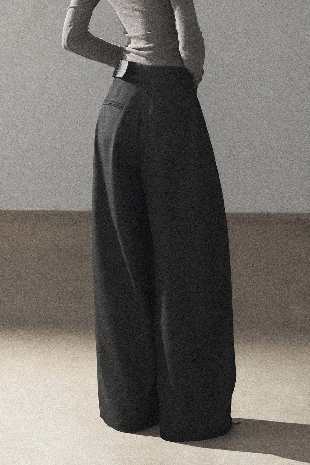 Lockere Damenhose mit weitem Bein