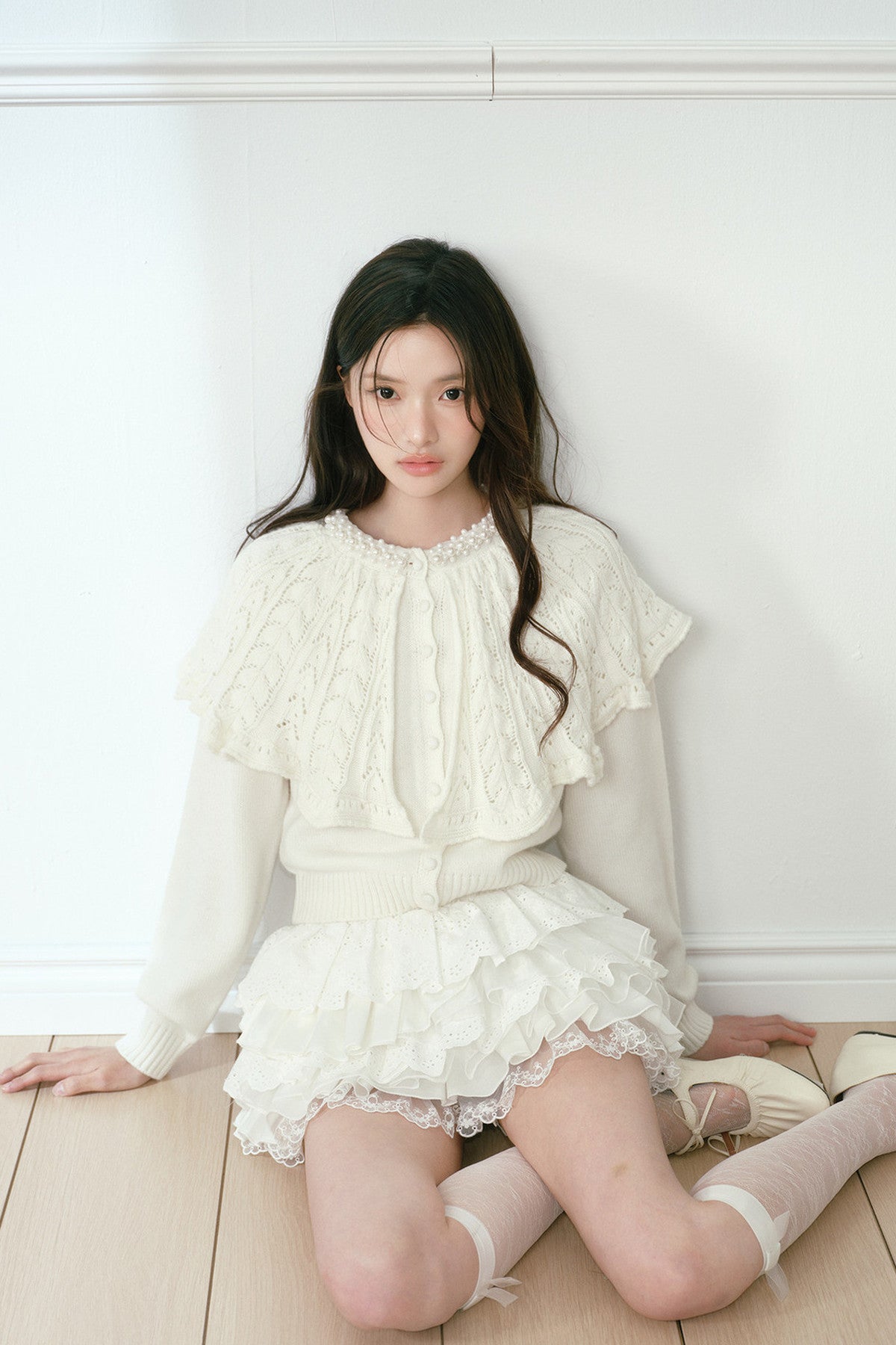White Pearl Collar Knit Cardigan