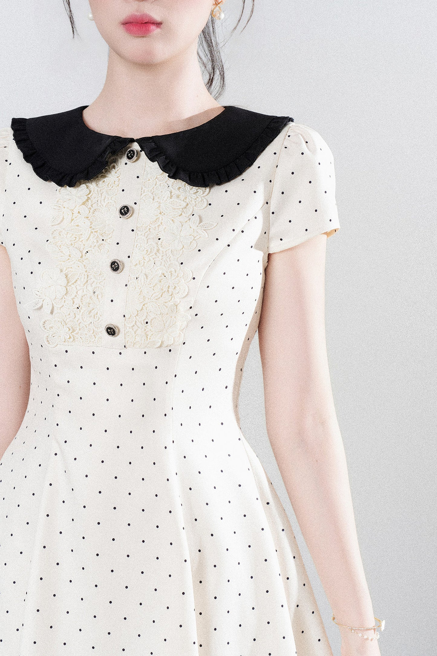 Robe trapèze à pois avec col Claudine
